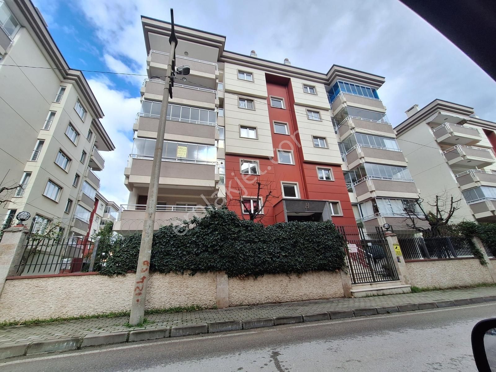 Esen'den Esentepe'de Havuzlu Site İçi Arakat Kiralık Daire