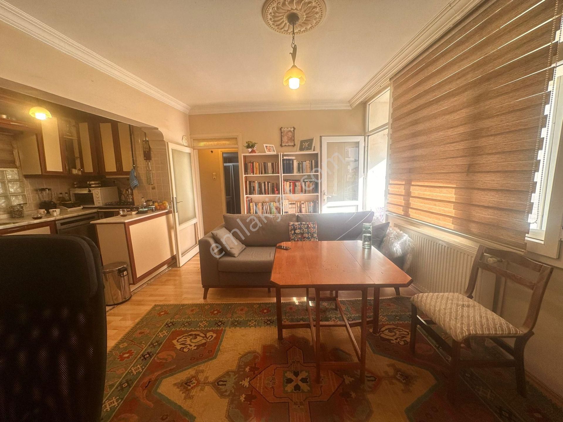 Mithatpaşa Mah 200 Sokakta 2+1 Kiralık Daire - Görsel 7