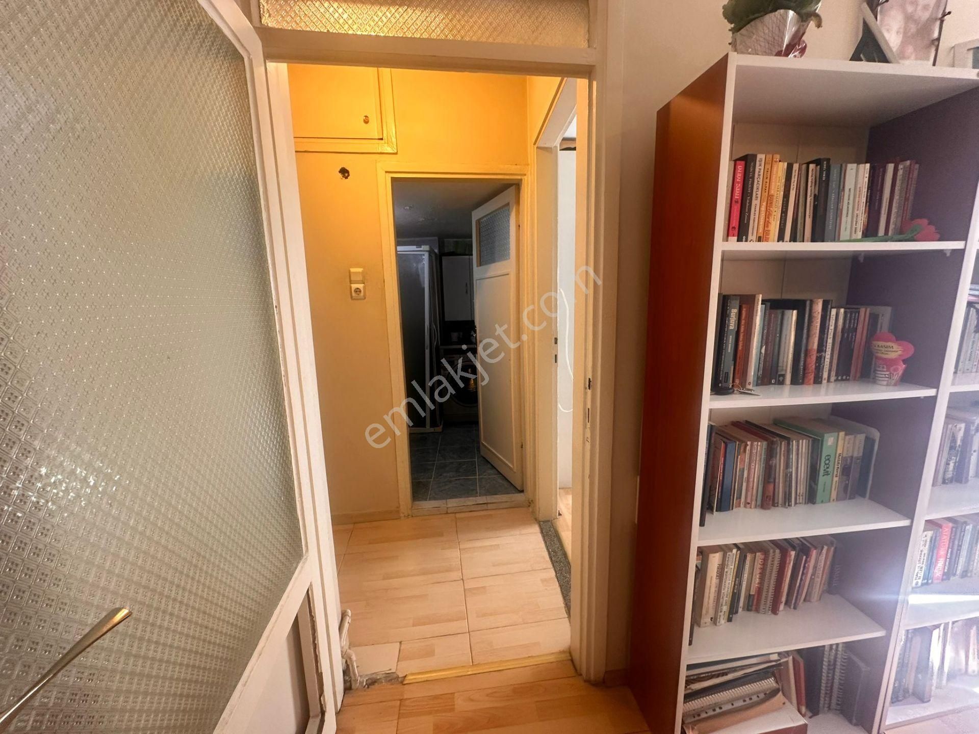 Mithatpaşa Mah 200 Sokakta 2+1 Kiralık Daire - Görsel 8