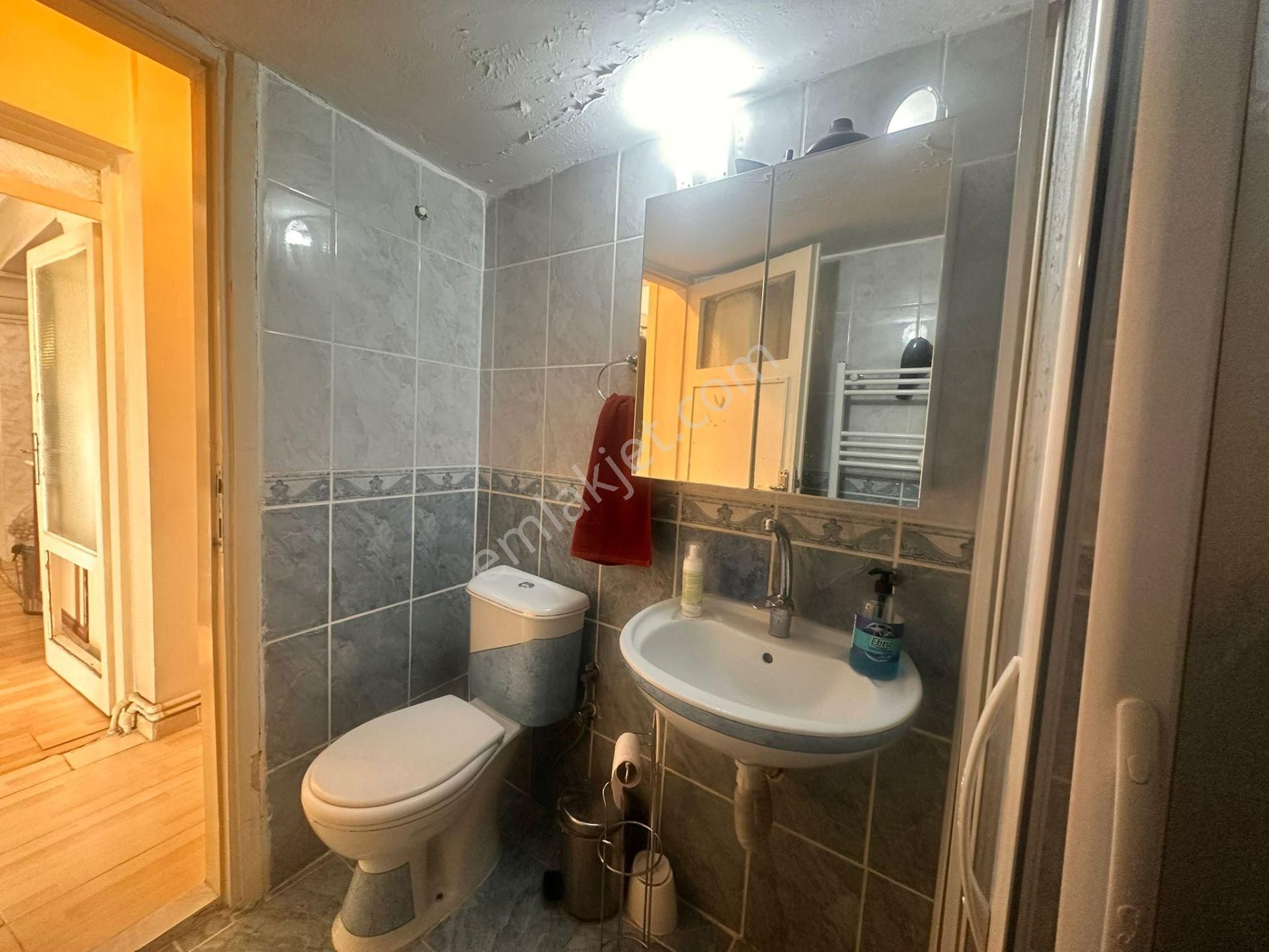 Mithatpaşa Mah 200 Sokakta 2+1 Kiralık Daire - Görsel 9