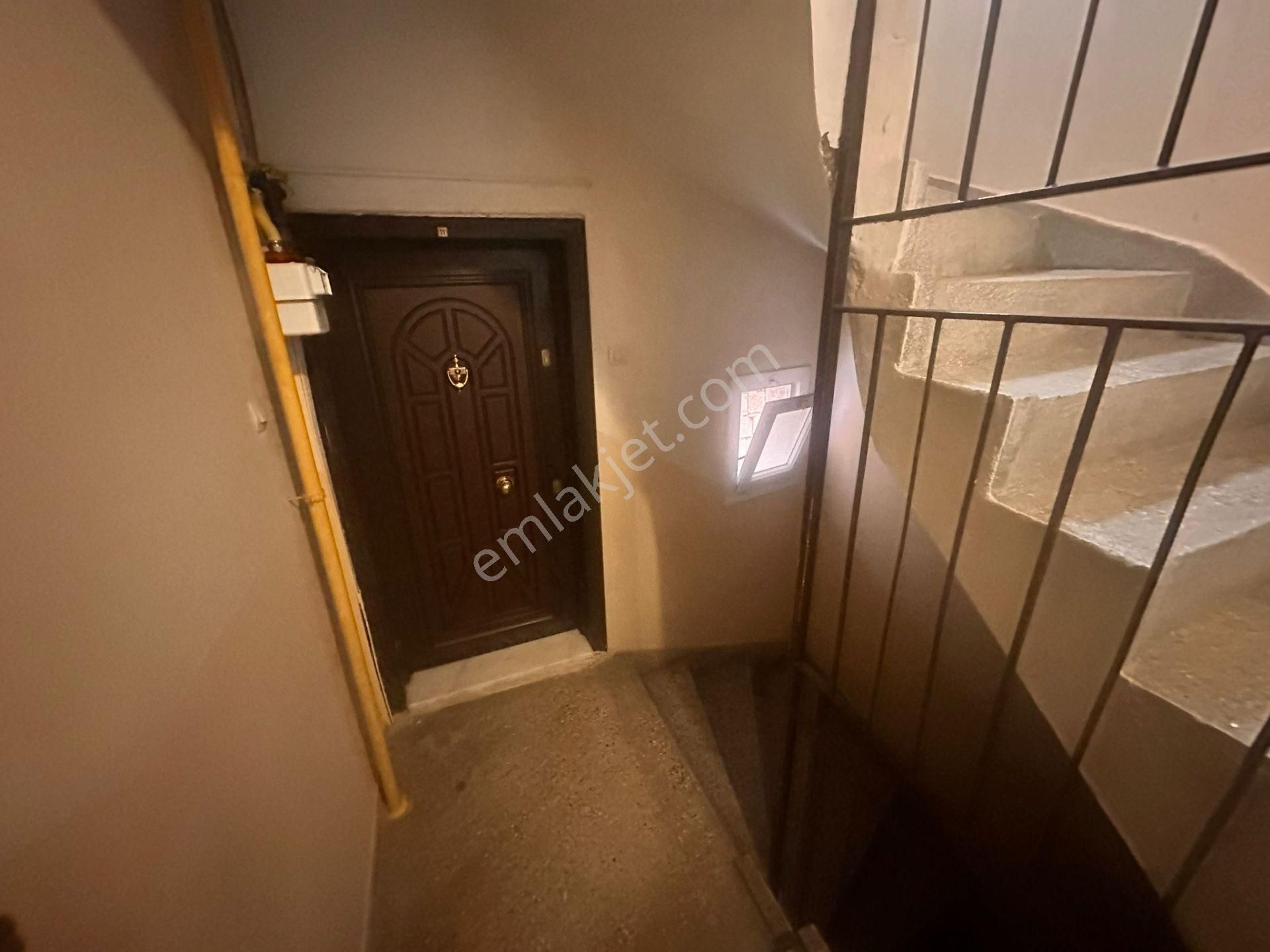 Mithatpaşa Mah 200 Sokakta 2+1 Kiralık Daire - Görsel 30