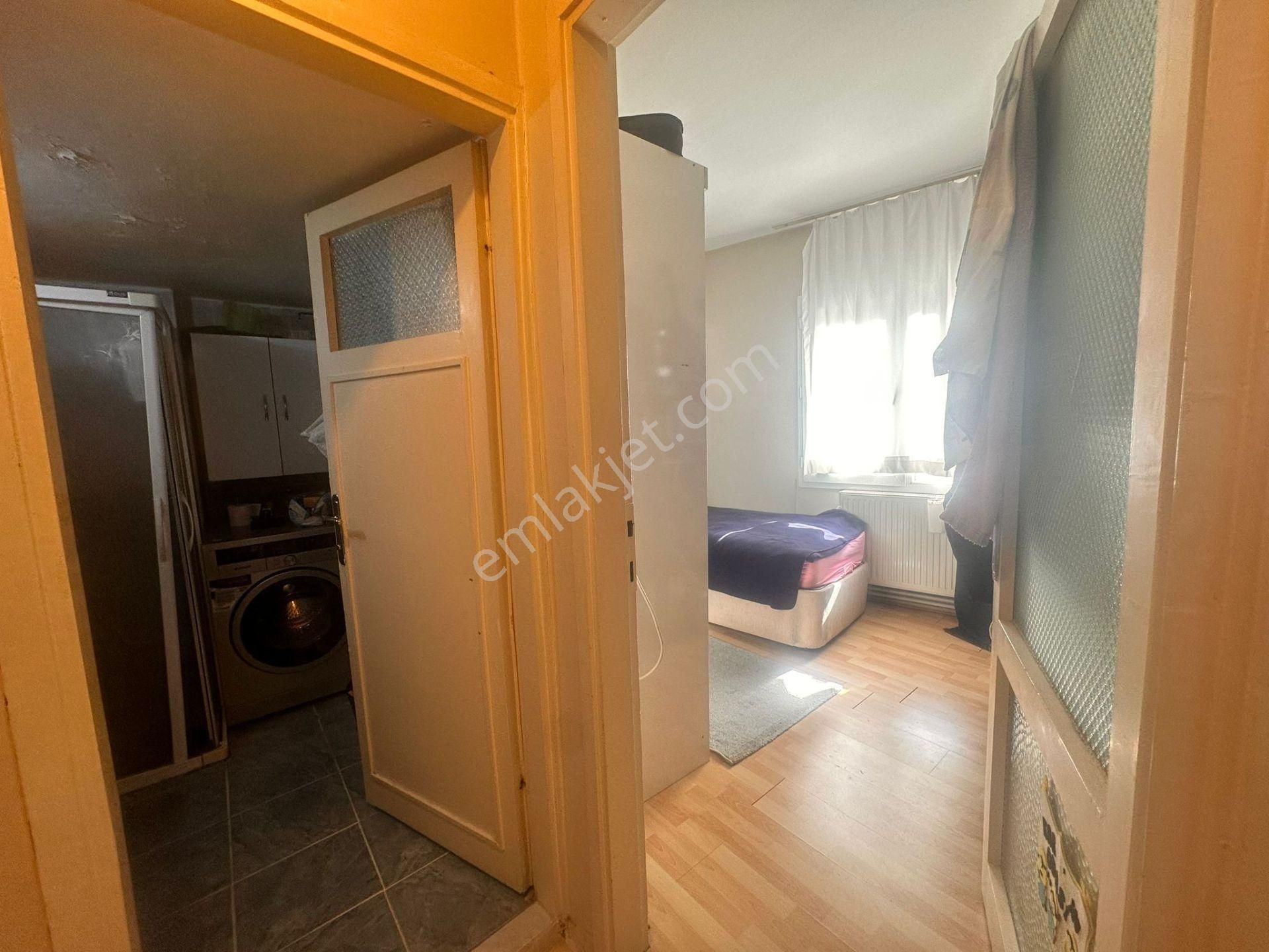 Mithatpaşa Mah 200 Sokakta 2+1 Kiralık Daire - Görsel 12