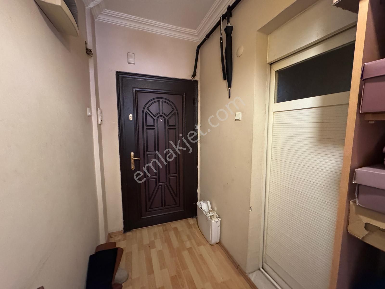 Mithatpaşa Mah 200 Sokakta 2+1 Kiralık Daire - Görsel 2