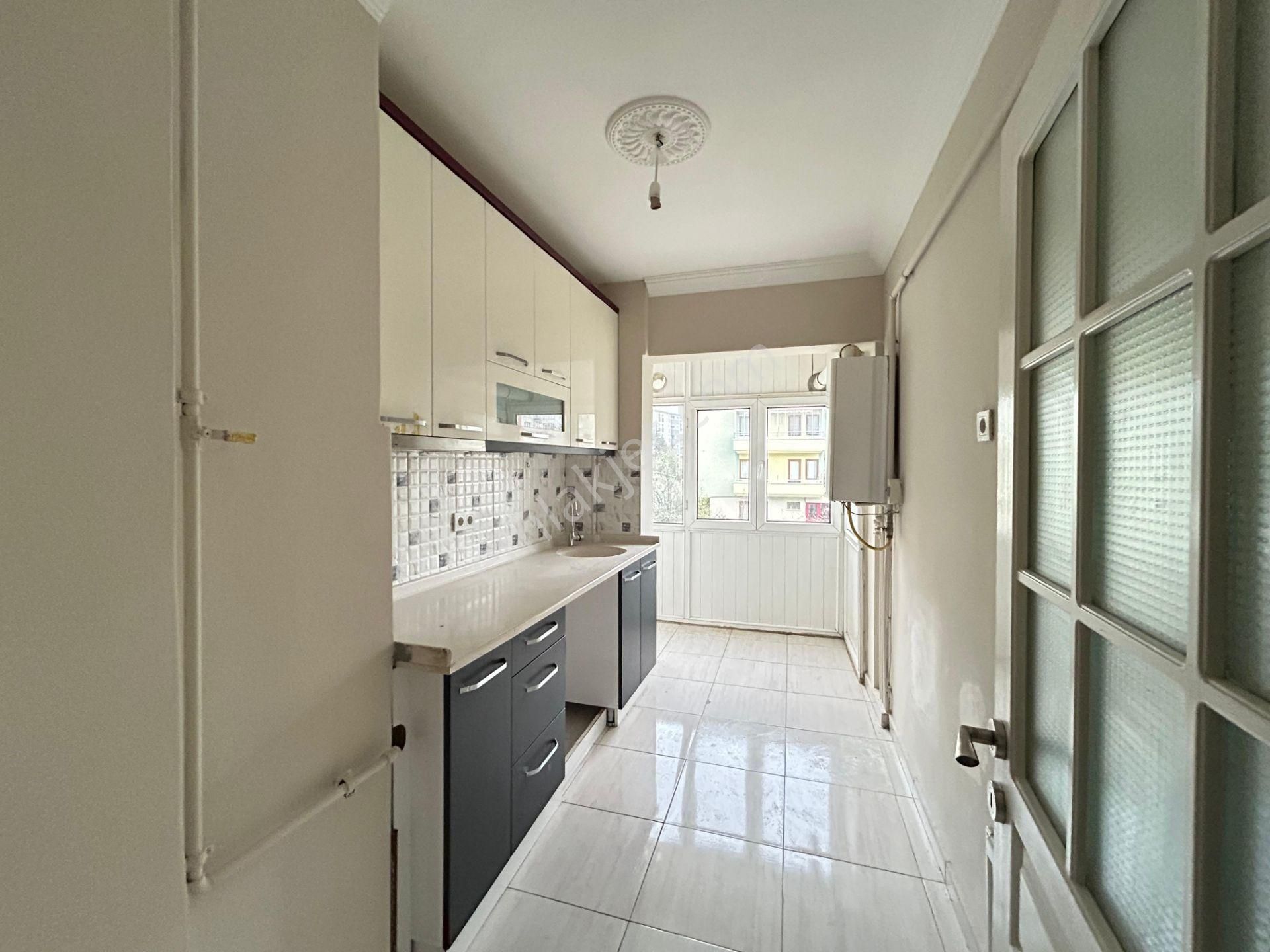 Taner'den Dikmen Nisan Sok'ta 3+1 1.kat Ön Cephe G.doğu Bakımlı