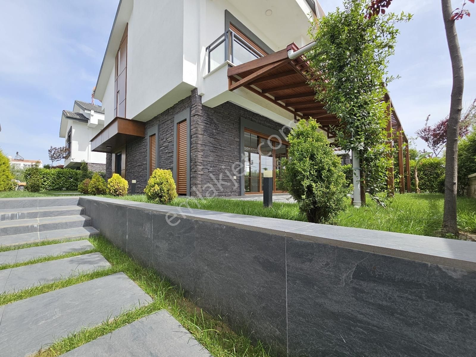 Eu Gayrimenkulden Site İçerisinde Tek Müstakil Villa