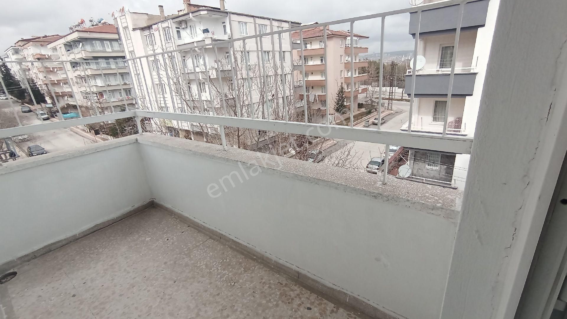 Kolejtepe Mahlesinde Hasarsız 3+1 Göbek Kat Daire - Görsel 25