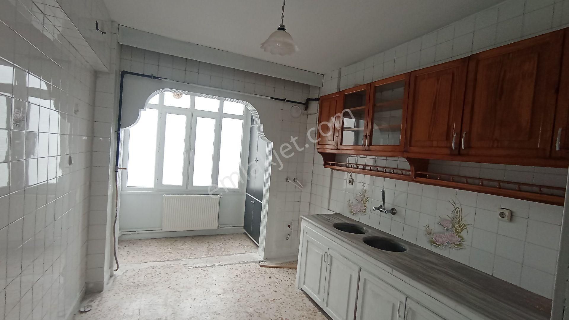 Kolejtepe Mahlesinde Hasarsız 3+1 Göbek Kat Daire - Görsel 23