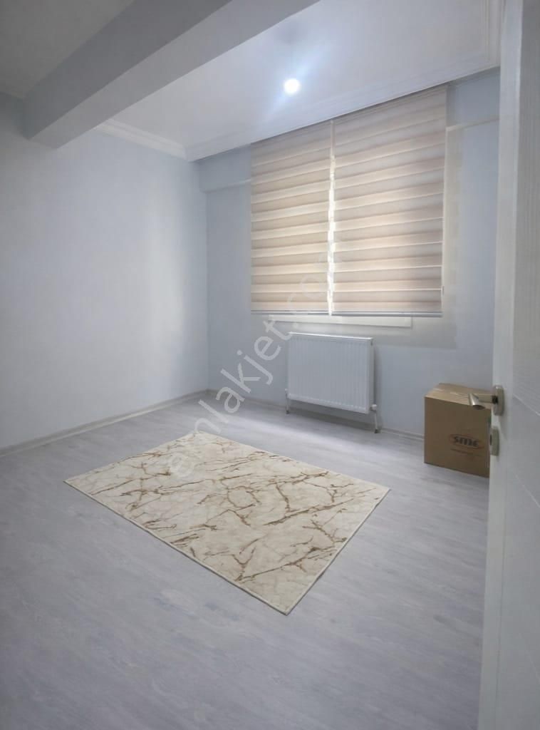Ofis Rızvan Ağa Caddesinde Acil Sıfır Yapı Satılık 2+1 Daire - Görsel 2