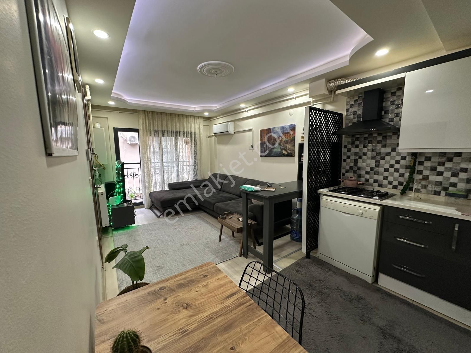İzmir Çiğli Balatçık'ta Satılık 2+1 Eşyalı Daire Cb-ph
