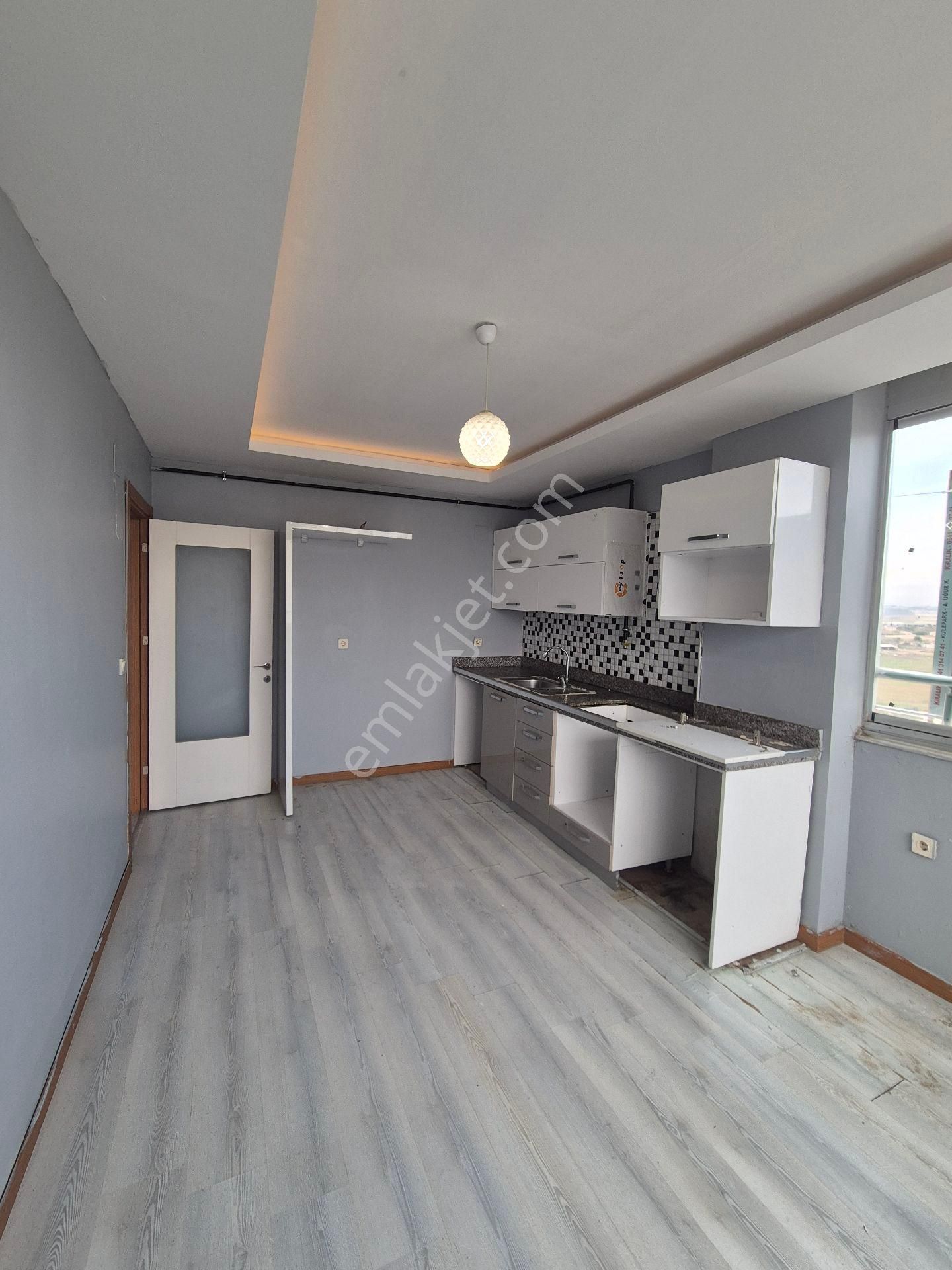 Gültepe'de 3+1 Kapalı Mutfak Bulvar Üzeri Az Katlı Kiralık Daire