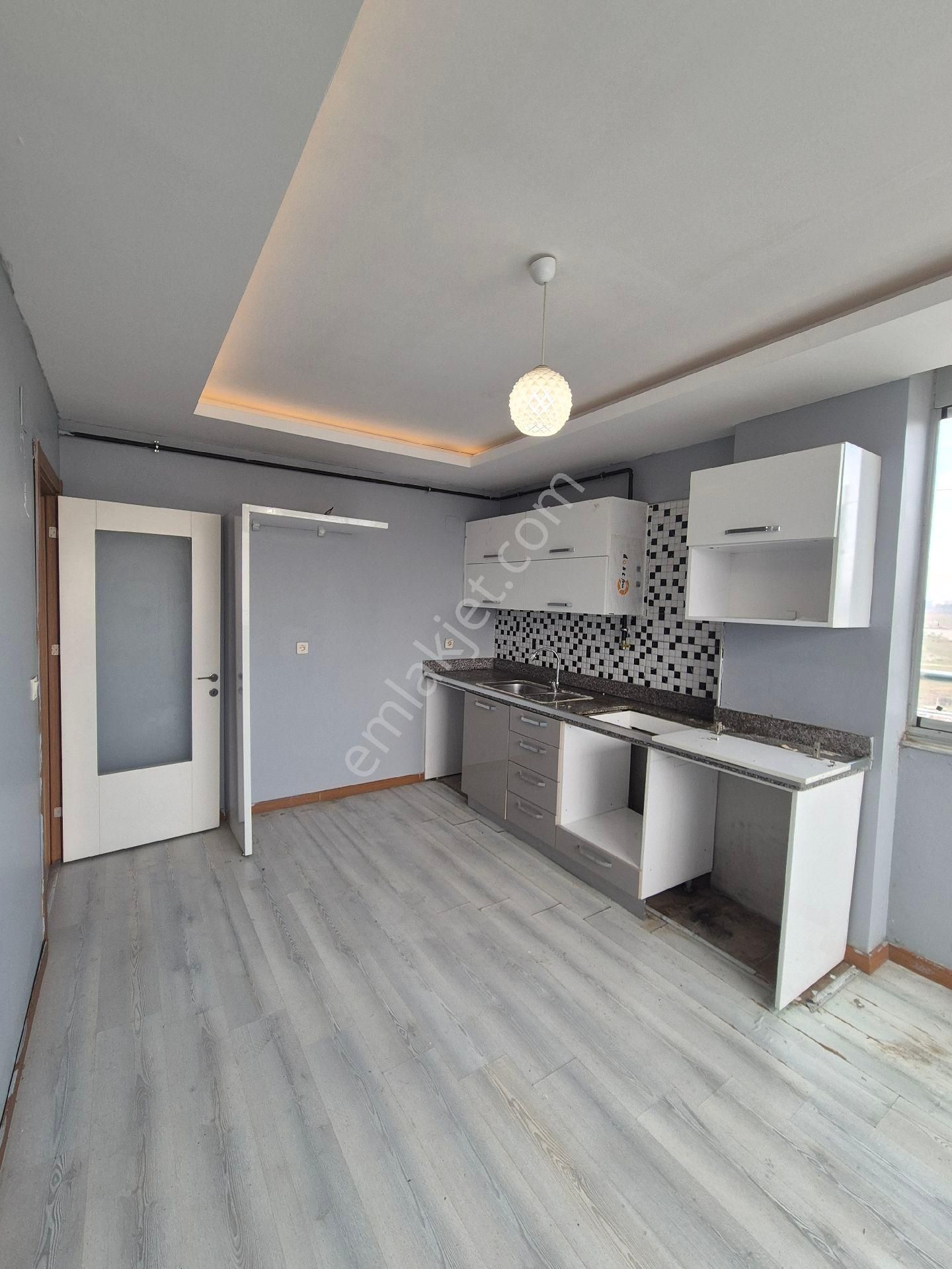 Gültepe'de 3+1 Kapalı Mutfak Bulvar Üzeri Az Katlı Kiralık Daire - Görsel 2