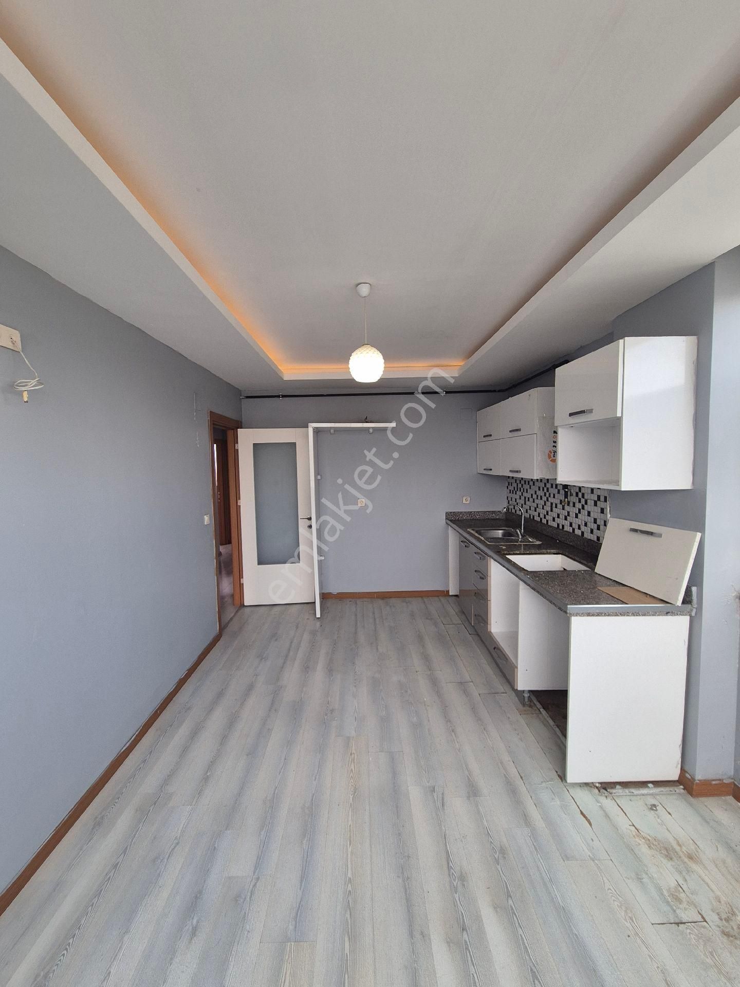 Gültepe'de 3+1 Kapalı Mutfak Bulvar Üzeri Az Katlı Kiralık Daire - Görsel 3