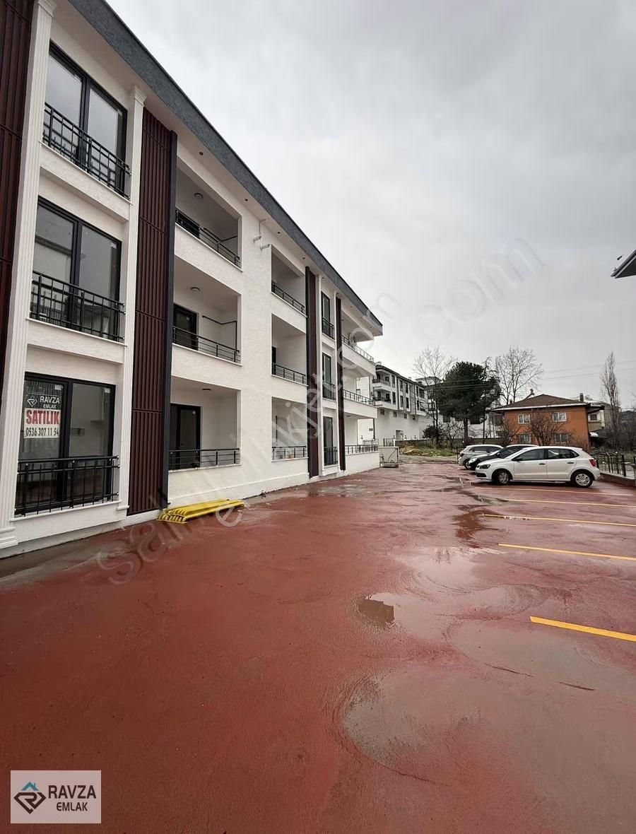 Ravza Emlak'tan 1+1 Geniş Kullanımlı Açık Otoparklı Daire - Görsel 16