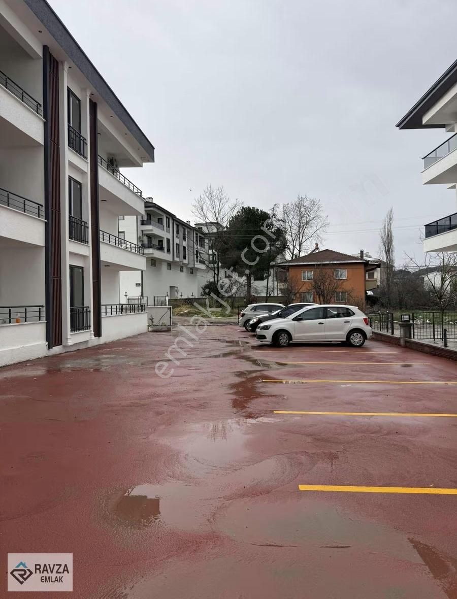 Ravza Emlak'tan 1+1 Geniş Kullanımlı Açık Otoparklı Daire - Görsel 3