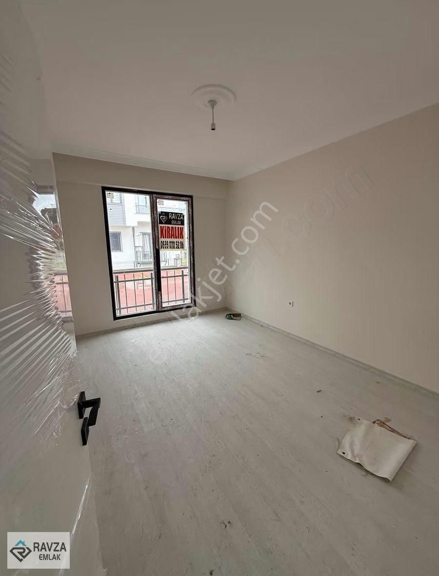 Ravza Emlak'tan 1+1 Geniş Kullanımlı Açık Otoparklı Daire - Görsel 9