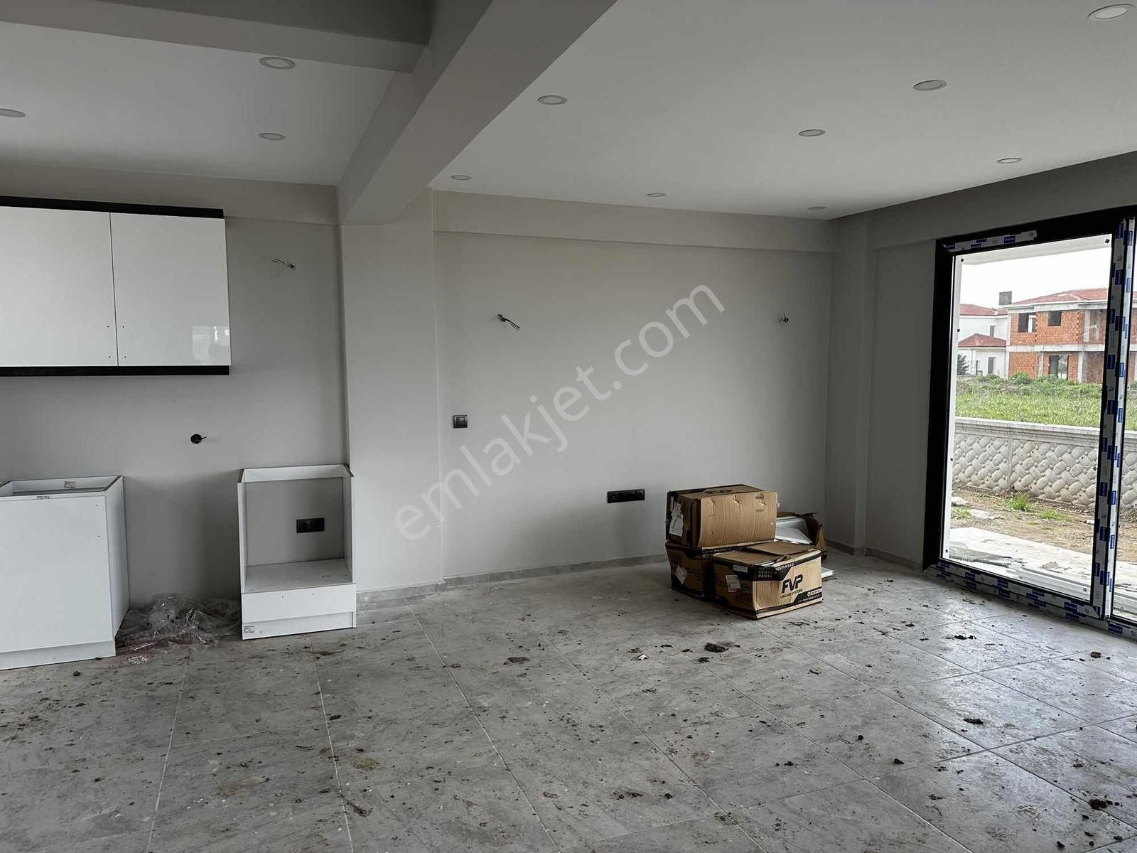 Site İçinde Merkeze Ve Denize Yakın 3+1 Müstakil Villa - Görsel 2