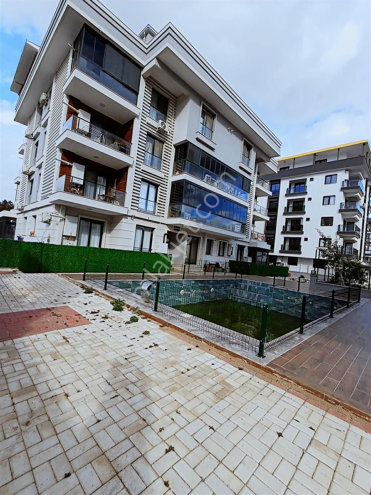 Seyrek'de Full Eşyalı Bahçeli 1+1 Daire