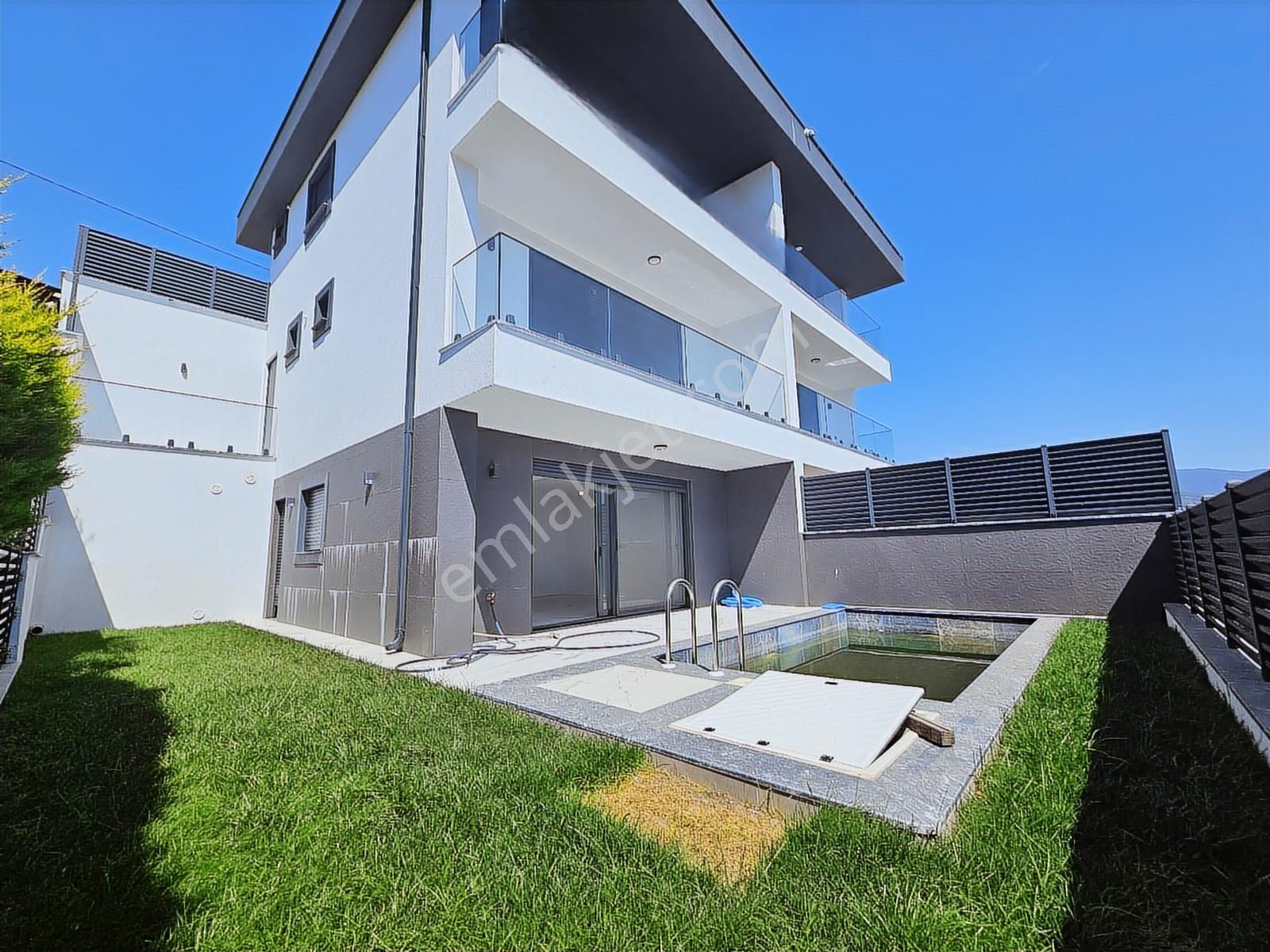 Eu Gayrimenkulden Deniz Manzaralı Havuzlu 3+2 Villa