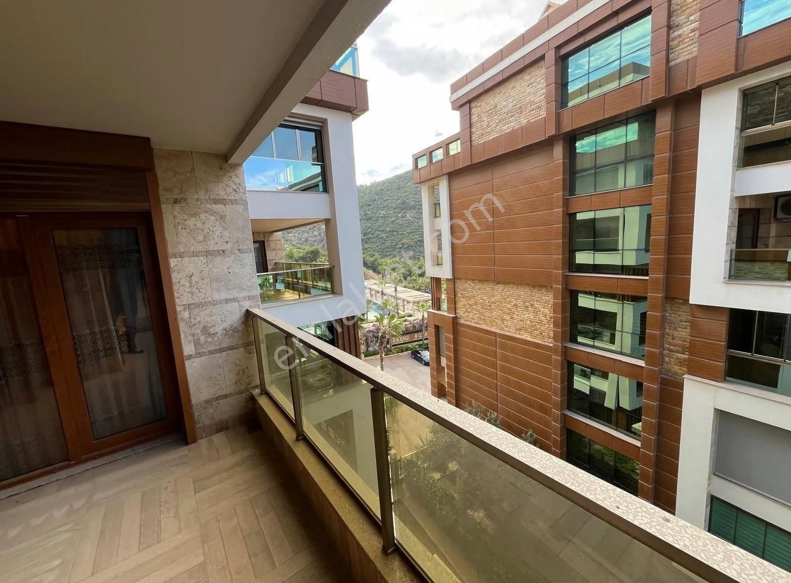 Kuşadası Ege Mahallesinde Trend Royalde Full Deniz Manzaralı - Görsel 25