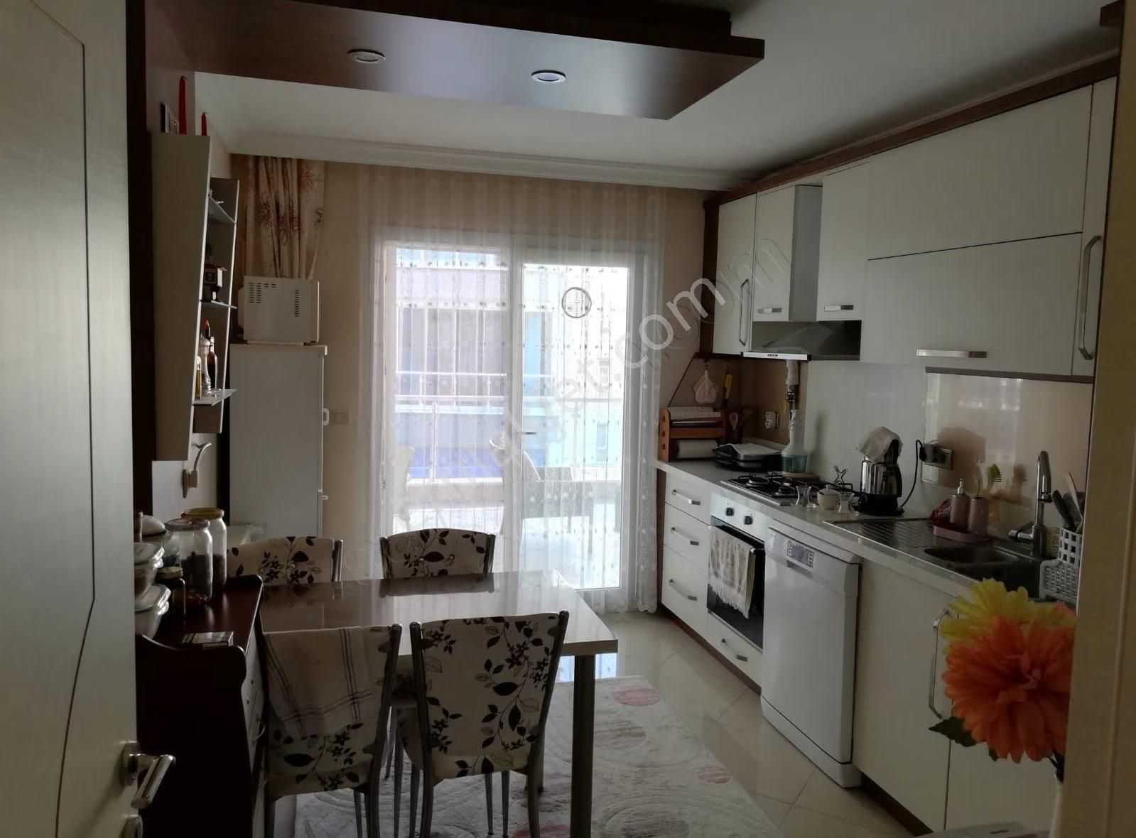 Kuşadası Ege Mahallesinde Havuzlu Doğalgazlı Satılık 3+1 Daire.. - Görsel 15