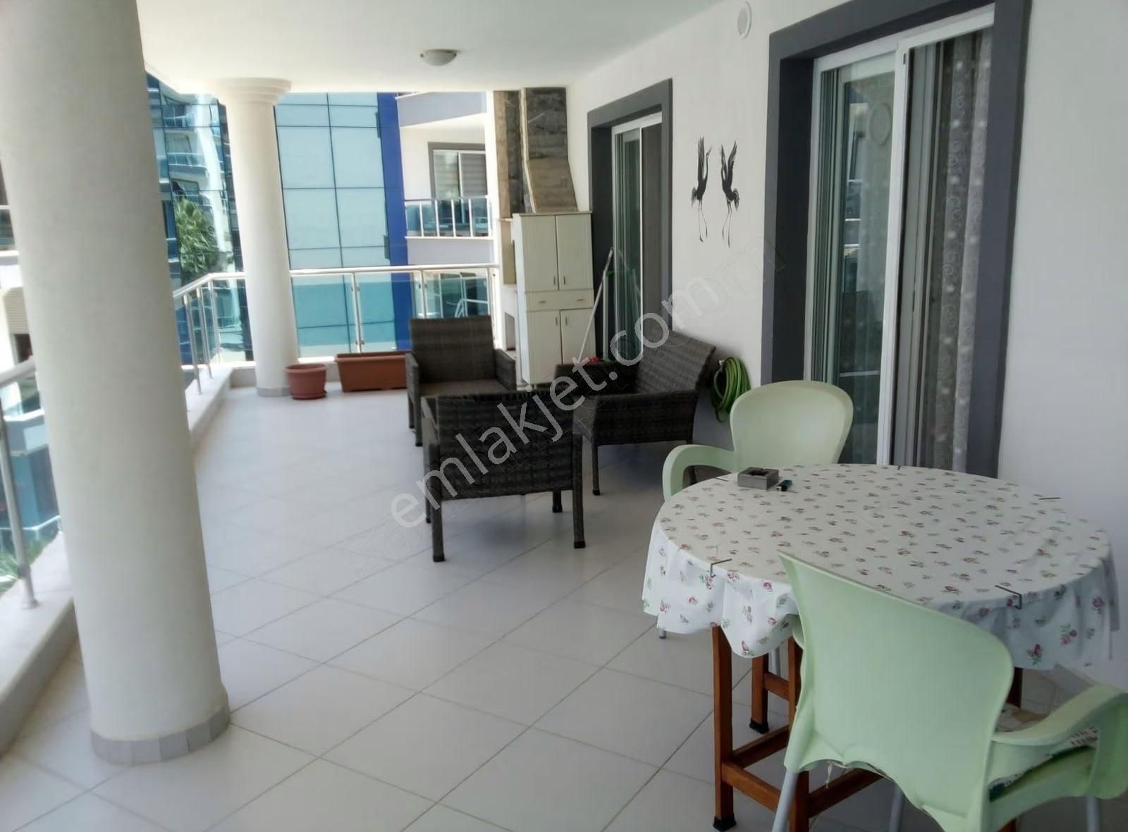 Kuşadası Ege Mahallesinde Havuzlu Doğalgazlı Satılık 3+1 Daire.. - Görsel 16