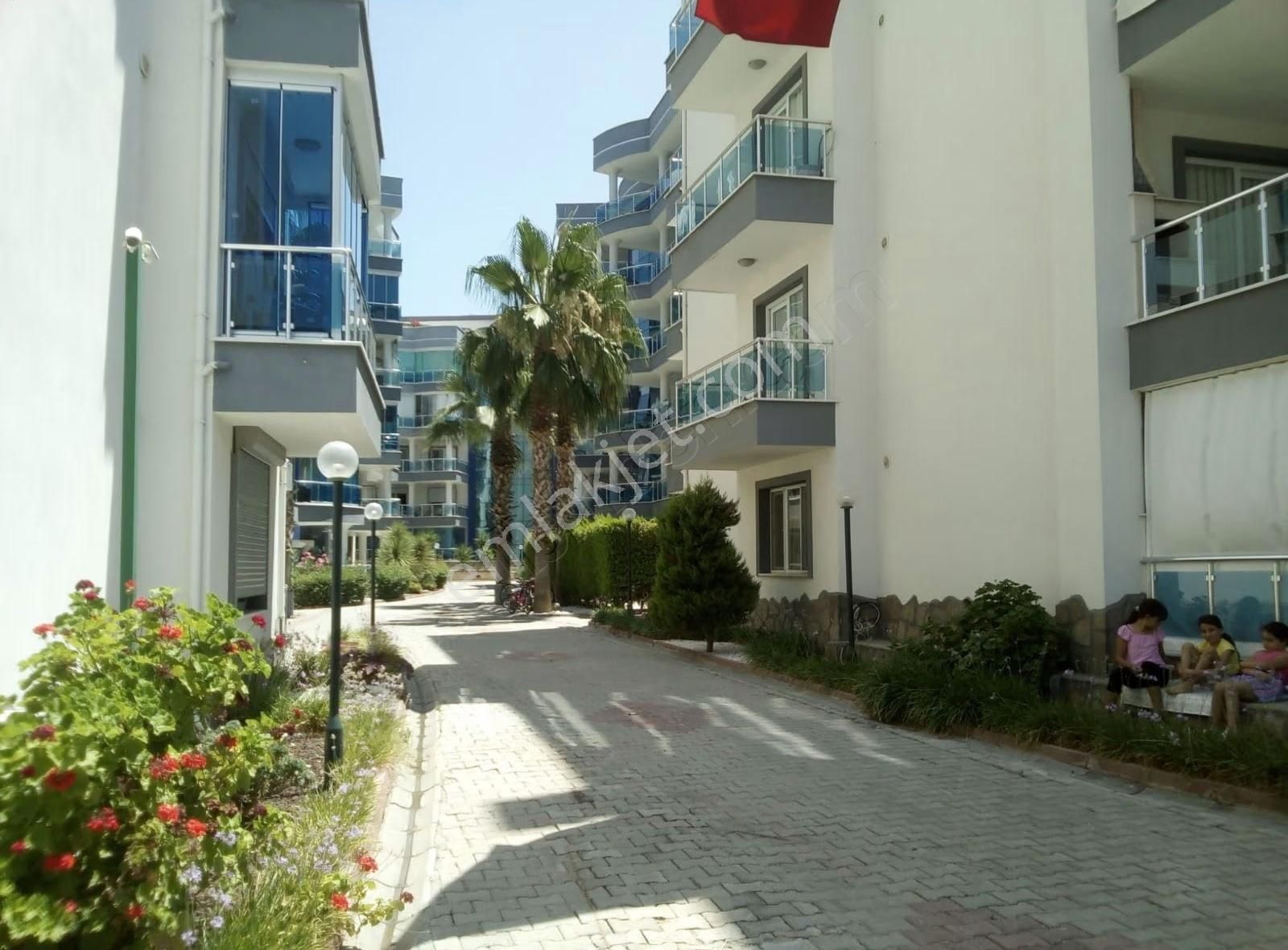 Kuşadası Ege Mahallesinde Havuzlu Doğalgazlı Satılık 3+1 Daire.. - Görsel 13