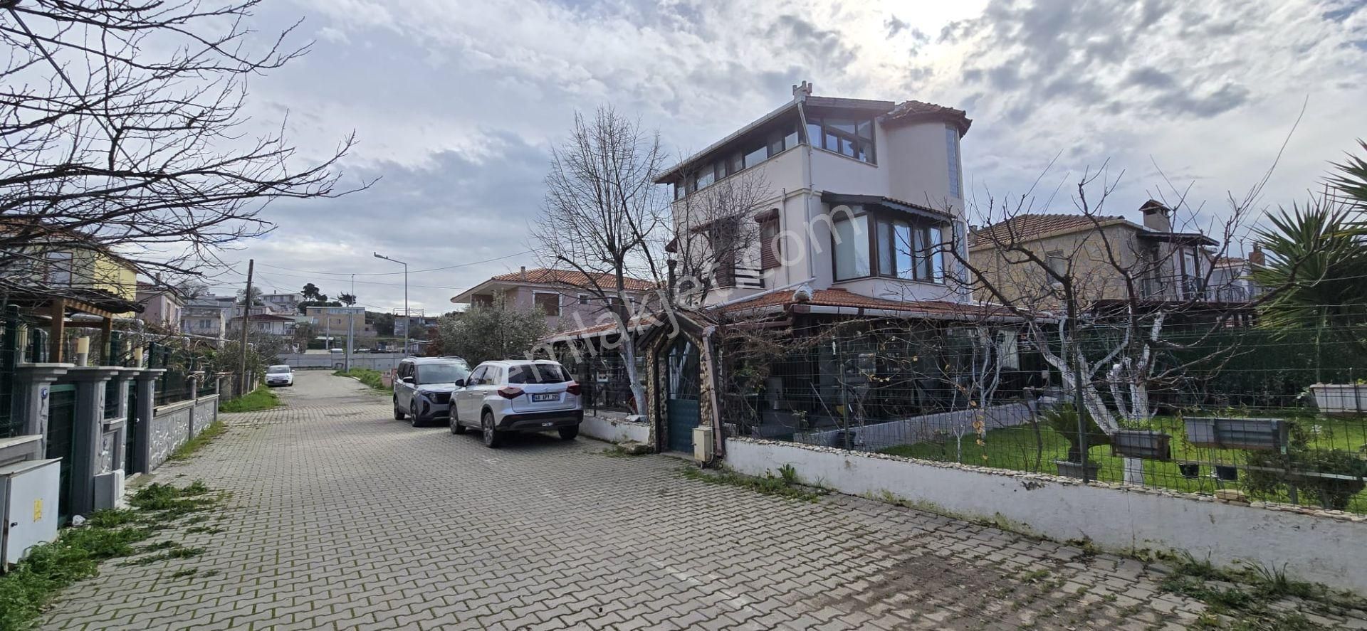 Yenifoça Gencellide Sahile 150m.satılık Tam Müstakil Trıbleks - Görsel 2