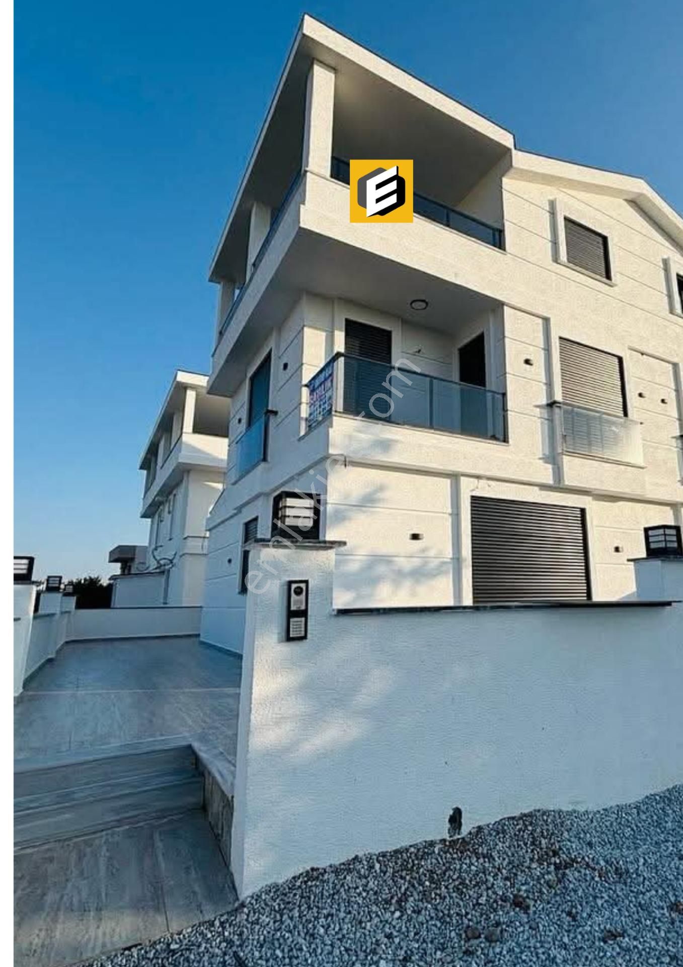 Hisar Mahallesi’nde Deniz Manzaralı Ultra Lüks 3+1 Villa!