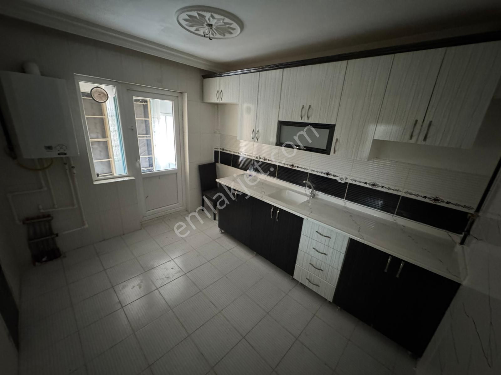 Pınarbaşı Mah'de 2+1 Genç Yaşta Cadde Üzerinde Kiralık Daire