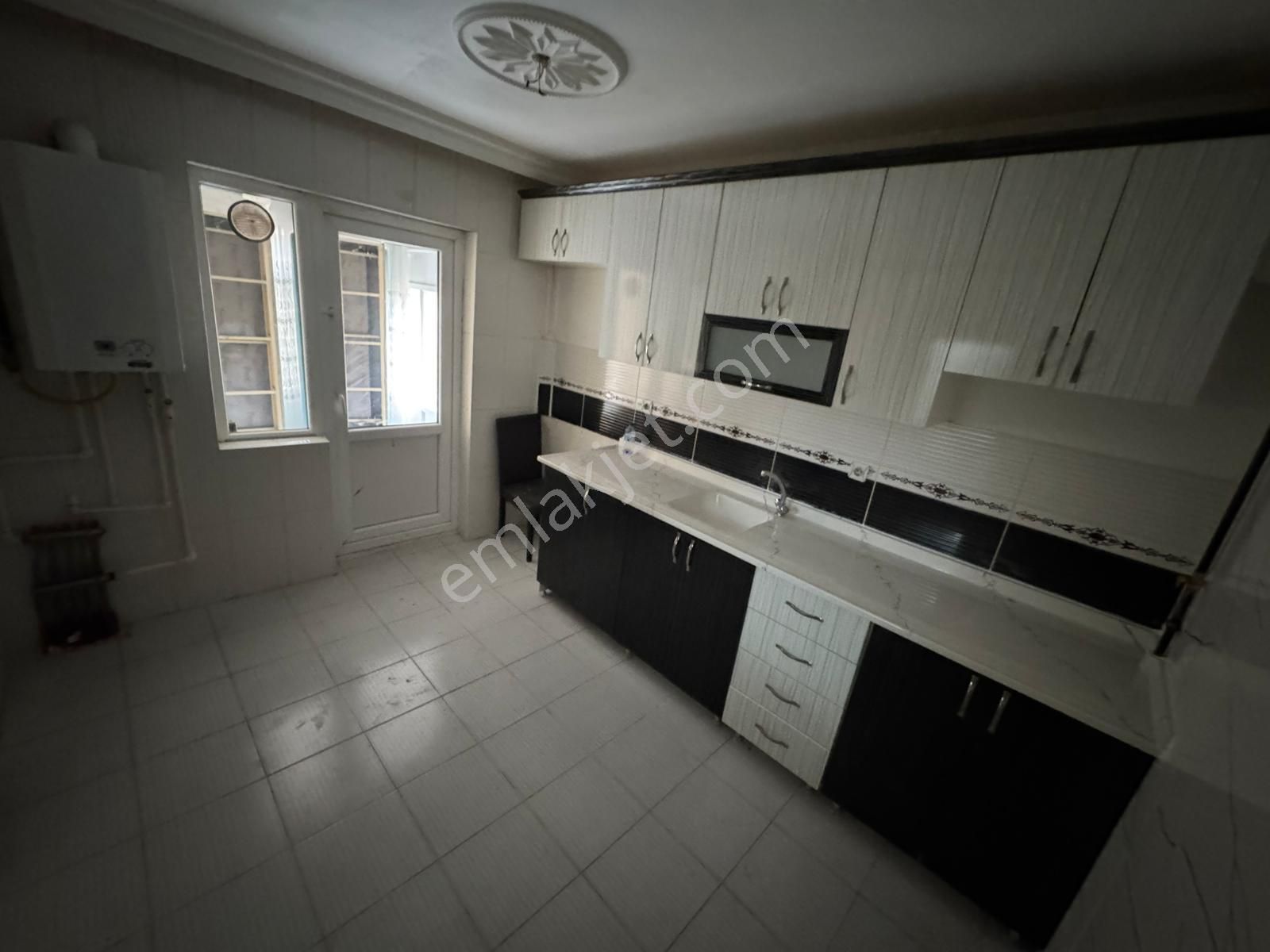 Pınarbaşı Mah'de 2+1 Genç Yaşta Cadde Üzerinde Kiralık Daire - Görsel 2