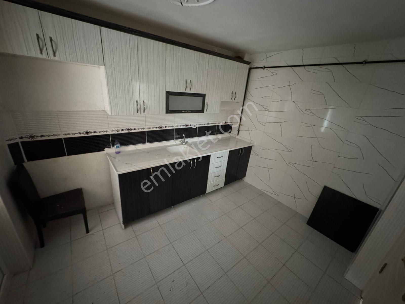 Pınarbaşı Mah'de 2+1 Genç Yaşta Cadde Üzerinde Kiralık Daire - Görsel 3