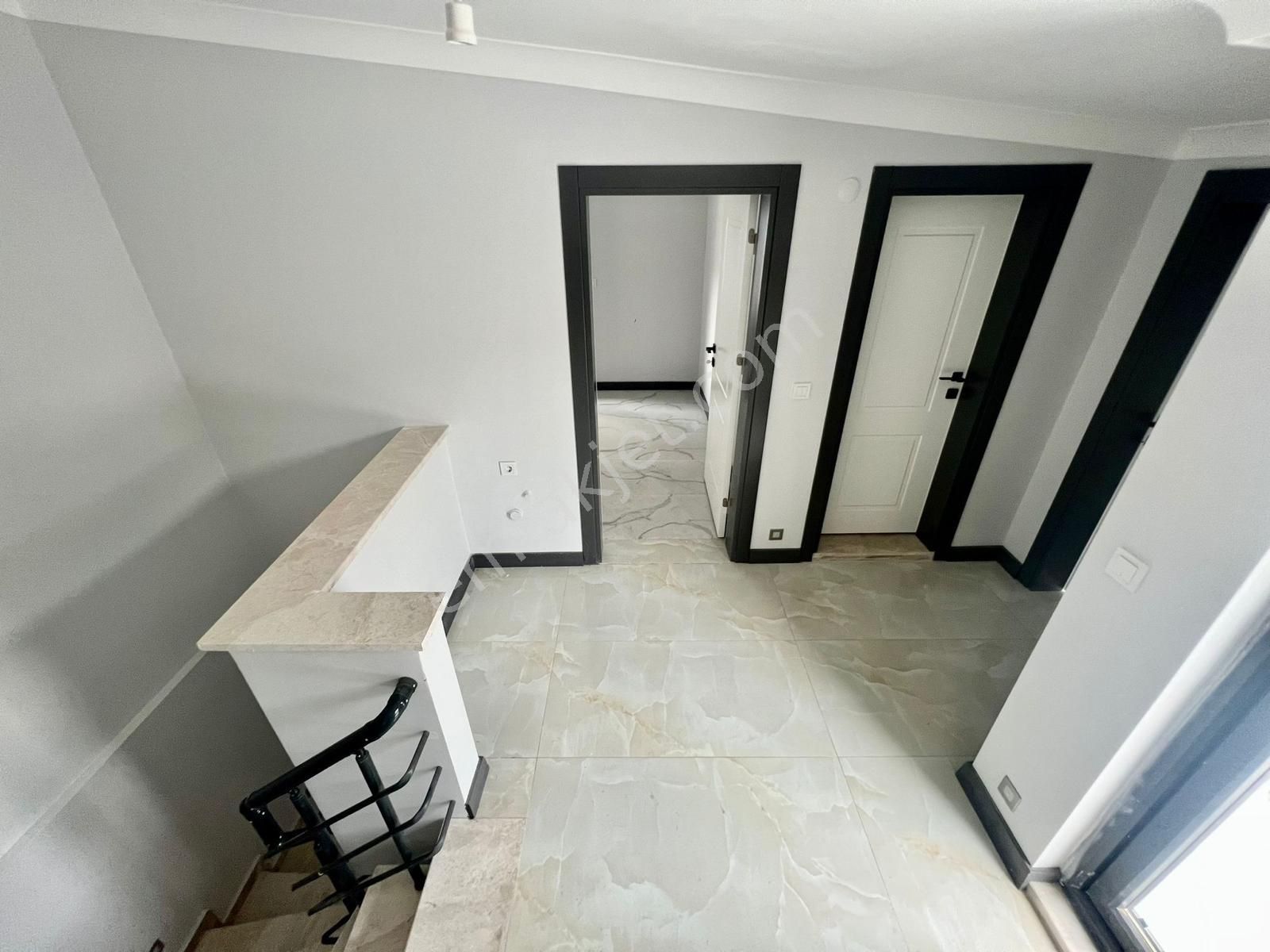 🌜akçay Ay Emlak'tan🌛altınoluk'ta Deniz Ve Dağ Manzaralı Geniş Teraslı Satılık 3+1 Dublex Daire - Görsel 19