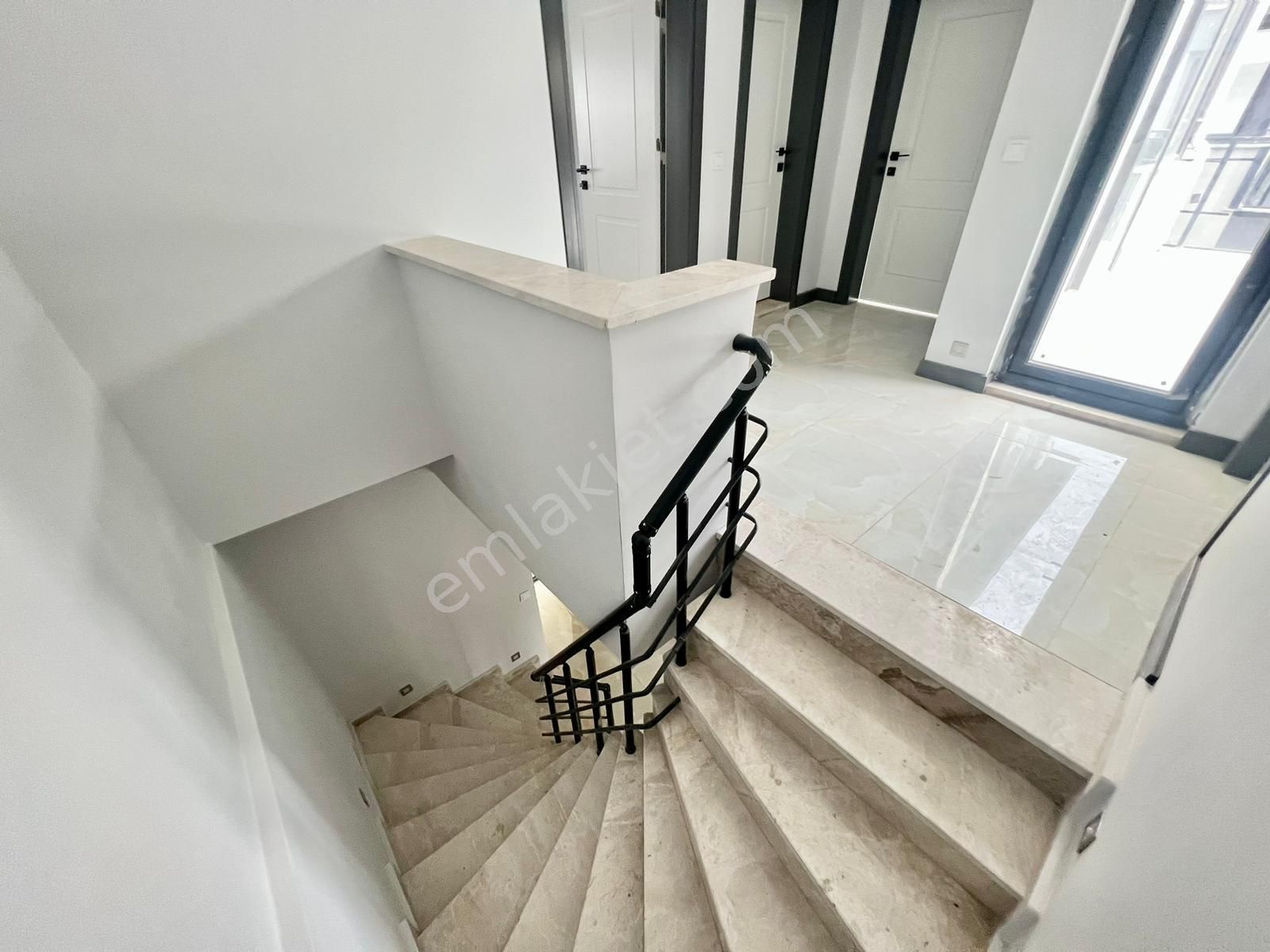 🌜akçay Ay Emlak'tan🌛altınoluk'ta Deniz Ve Dağ Manzaralı Geniş Teraslı Satılık 3+1 Dublex Daire - Görsel 13