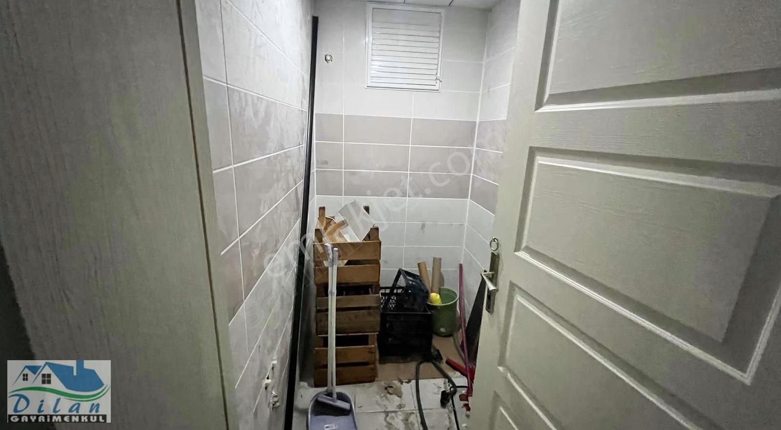 Aile Sitesinde Metrobüse Yürüme Mesafesinde Büyük Tip 2+1