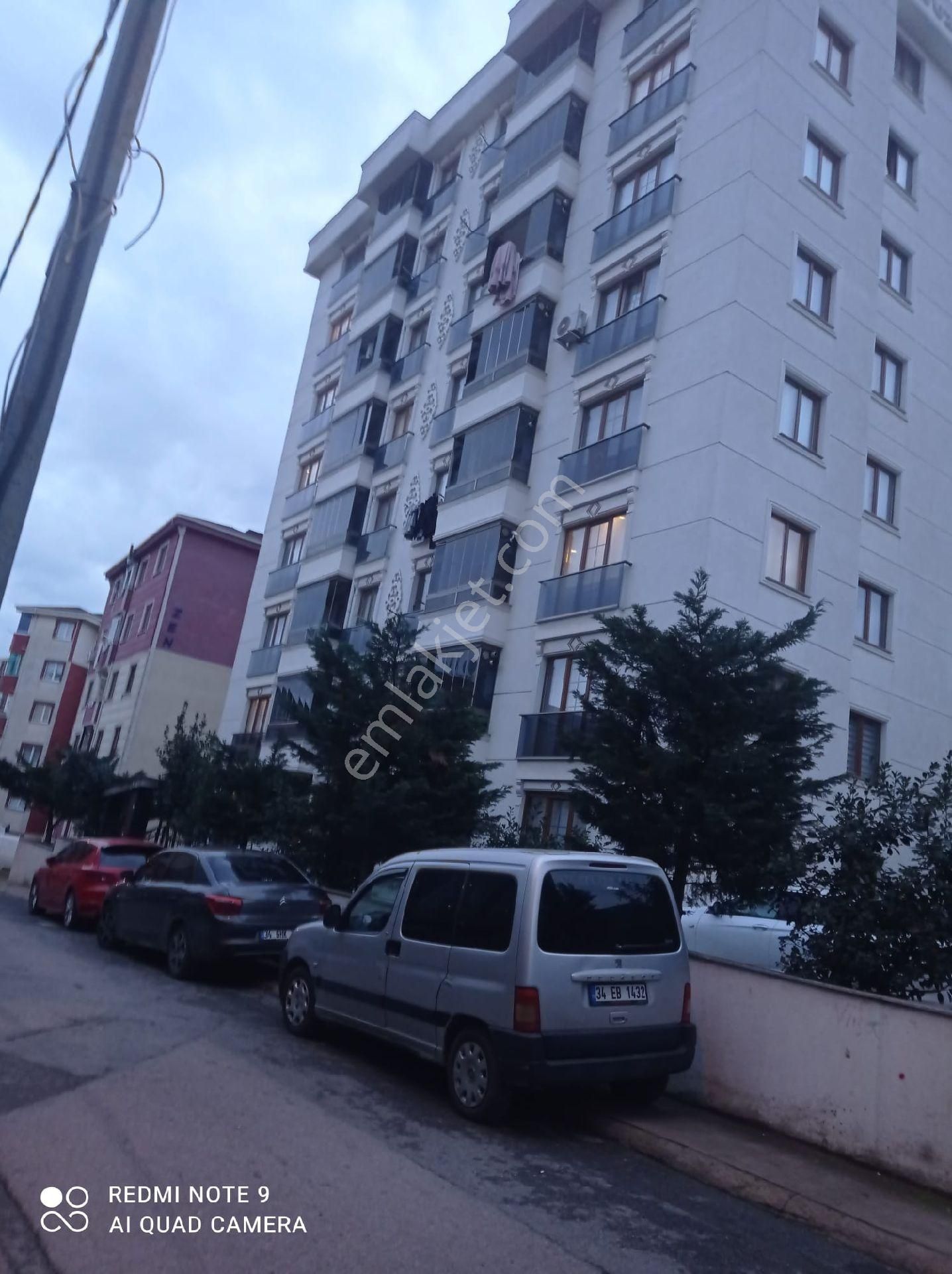 Şeref Emlak 'tan Pendik'de 8 Yıllık Bina'da İskanlı .!