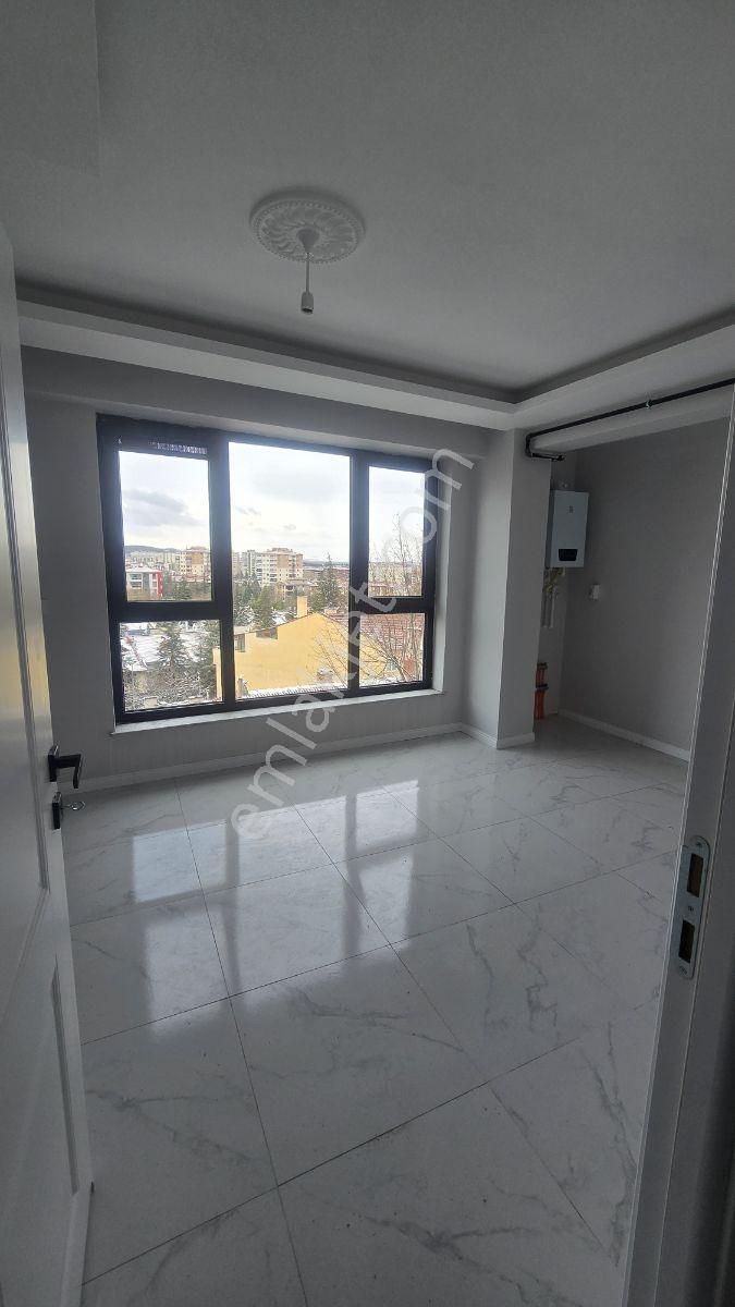 Asansörlü 1+1 Kiralık Daire