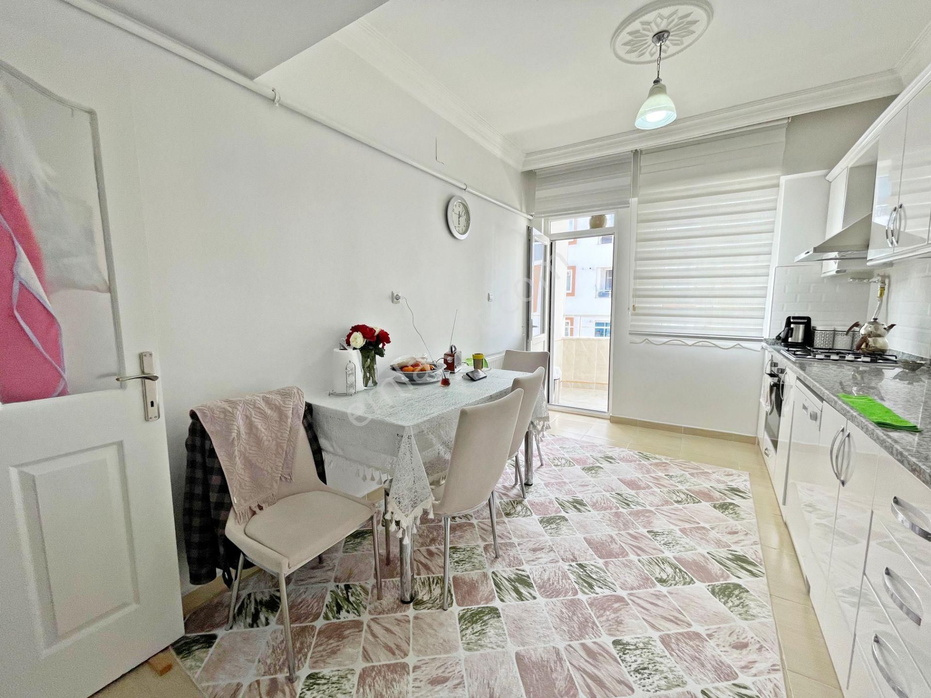 Merveşehir Çiçek Plaza Çevresi Önü Açık Az Katlı Çift Balkonlu 3+1 Daire - Görsel 3