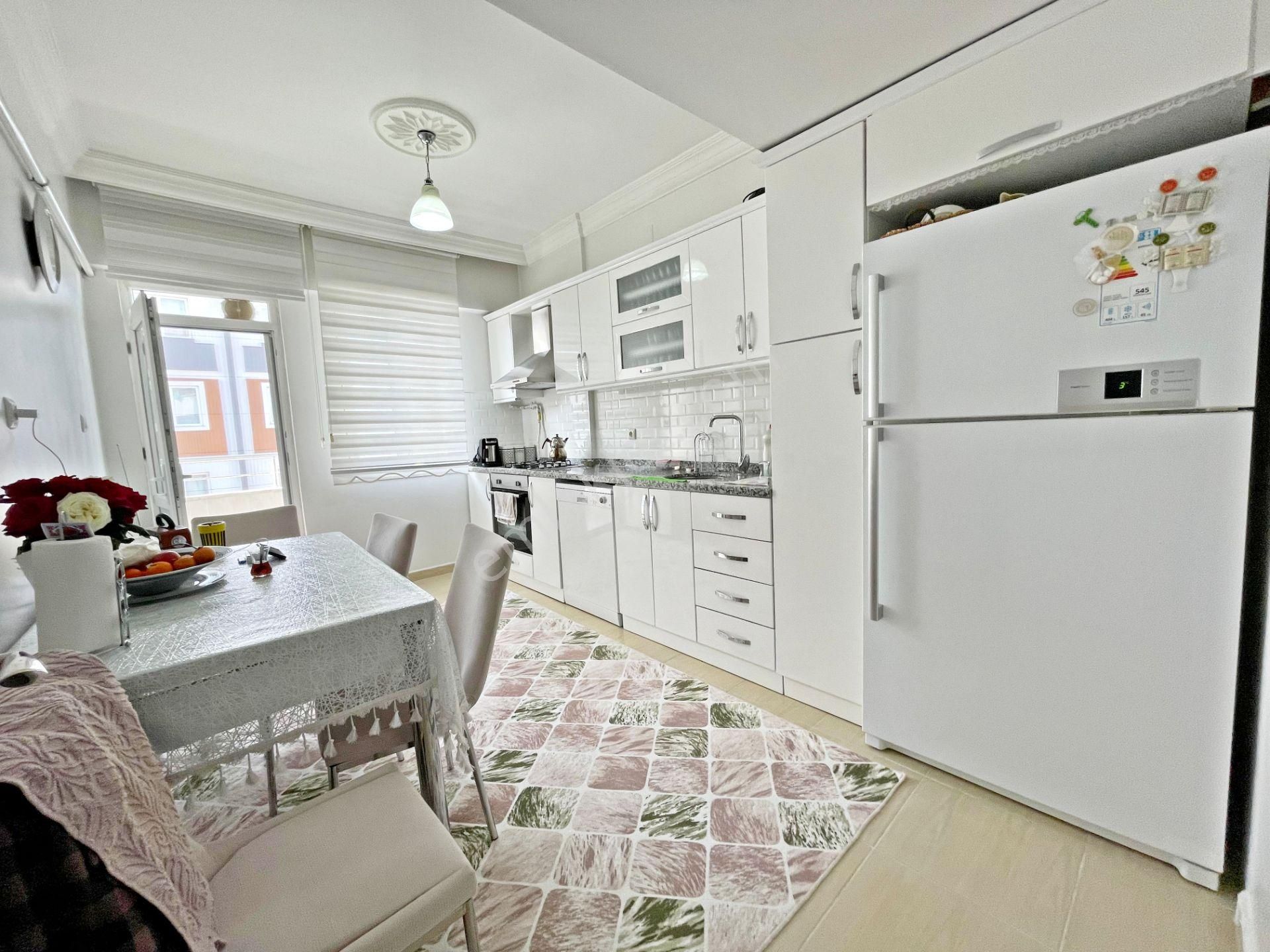 Merveşehir Çiçek Plaza Çevresi Önü Açık Az Katlı Çift Balkonlu 3+1 Daire