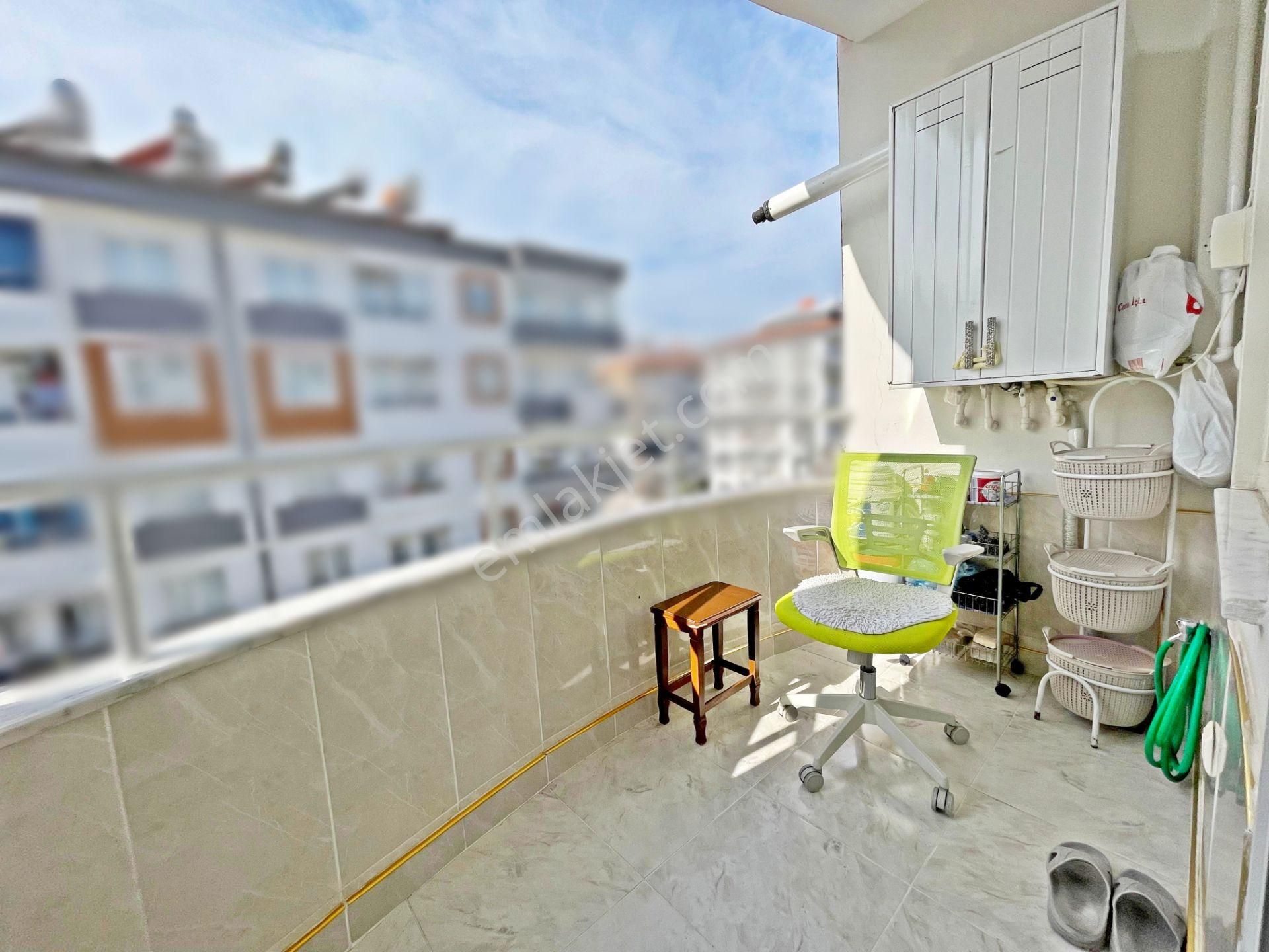 Merveşehir Çiçek Plaza Çevresi Önü Açık Az Katlı Çift Balkonlu 3+1 Daire - Görsel 4
