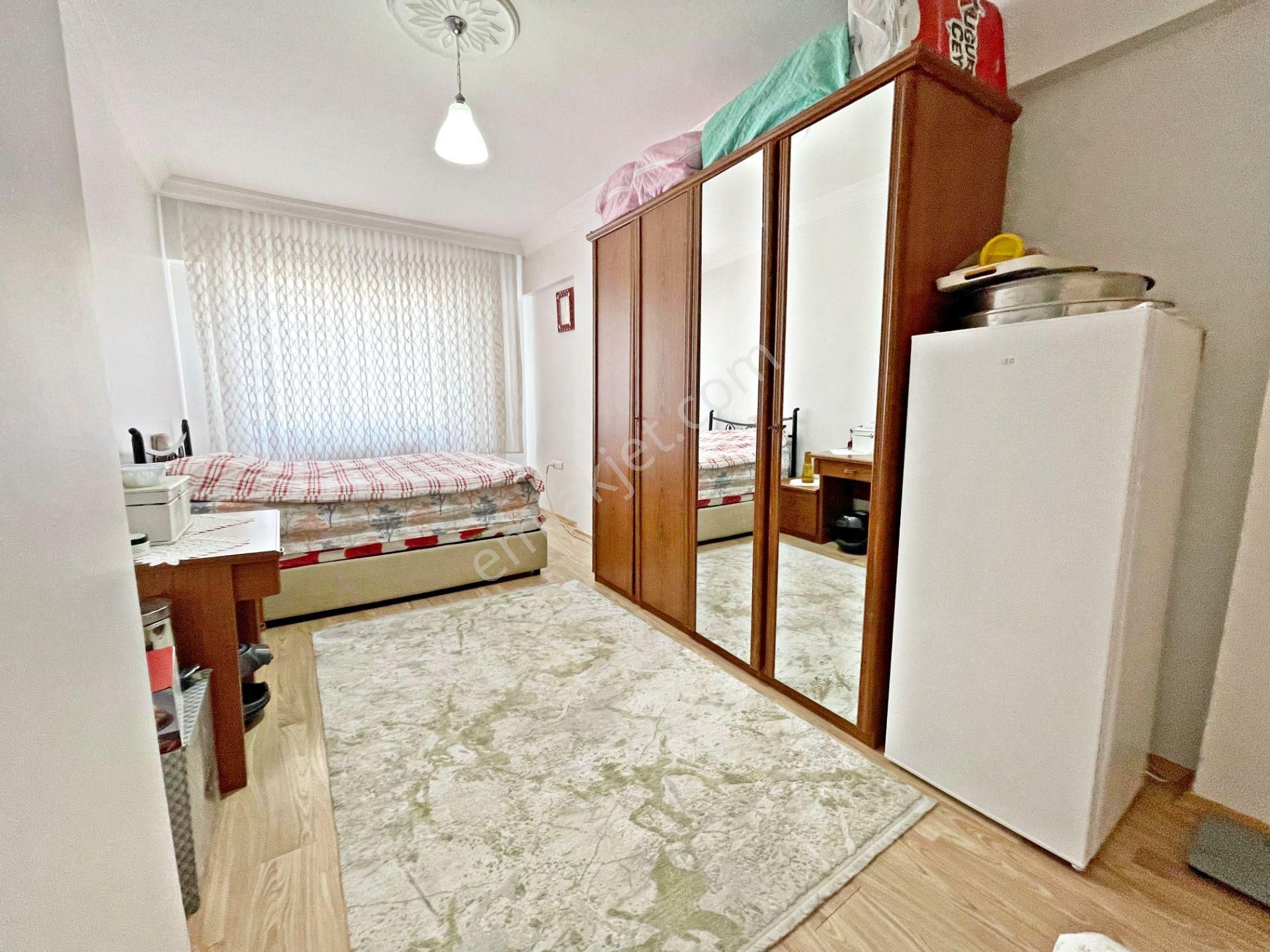 Merveşehir Çiçek Plaza Çevresi Önü Açık Az Katlı Çift Balkonlu 3+1 Daire - Görsel 13