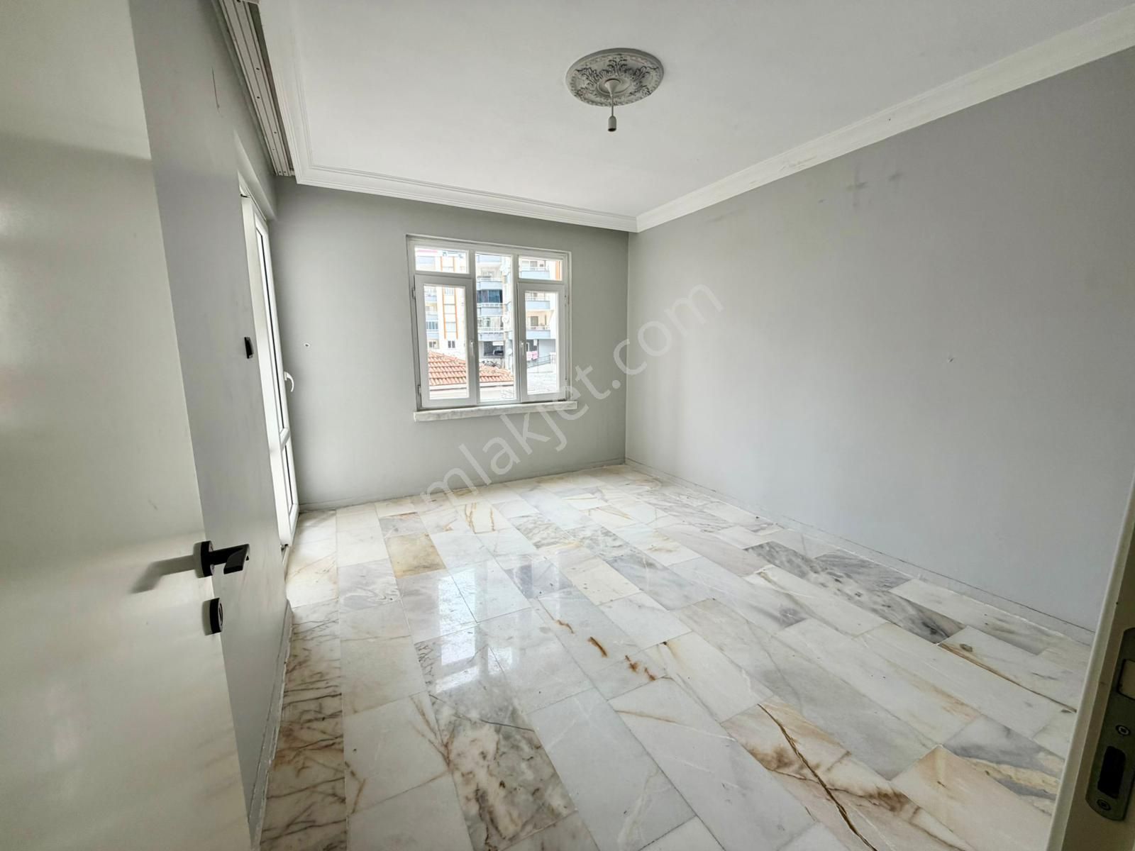 Tece'de Merkezi Konumda Site İçi Havuzlu Denize Sıfır 3+1 Daire - Görsel 18