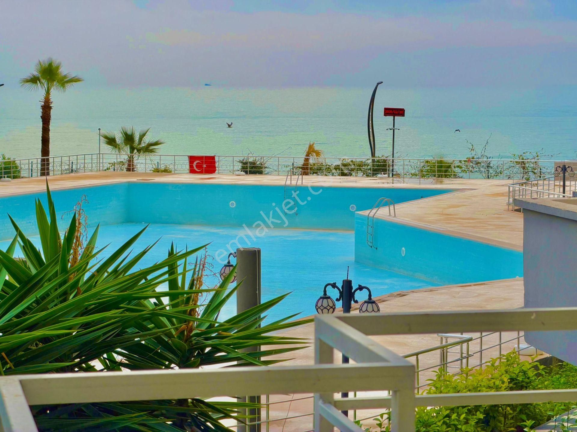 Tece'de Merkezi Konumda Site İçi Havuzlu Denize Sıfır 3+1 Daire