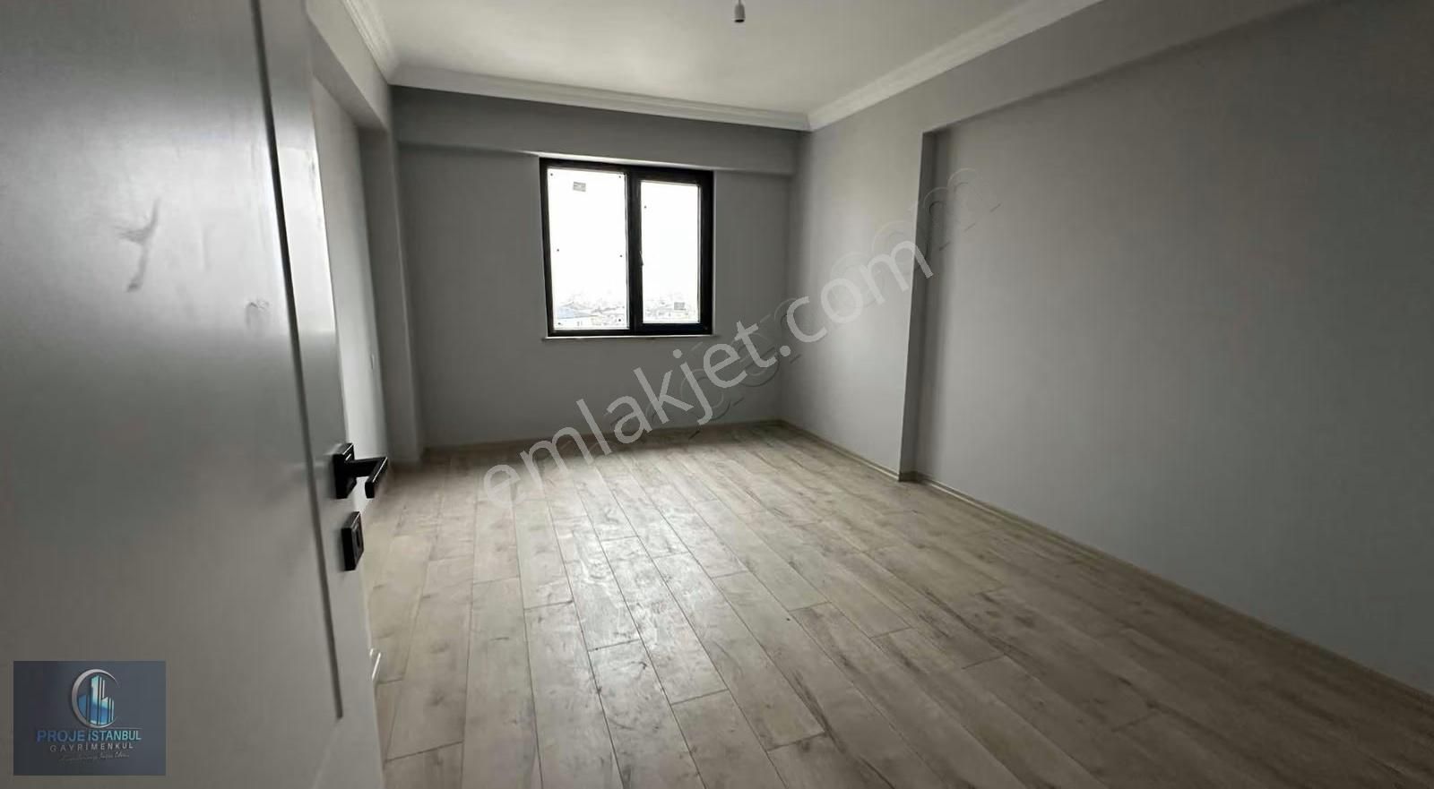 Cadde Üzerinde Lüks 3+1 Her Yere Ulaşım Açıklama Oku! - Görsel 8