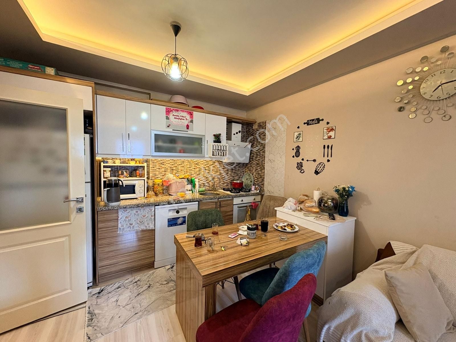 Barış Mah'de Geniş Oturumlu Merkezi Konumlu 1+1 Satılık Daire - Görsel 3