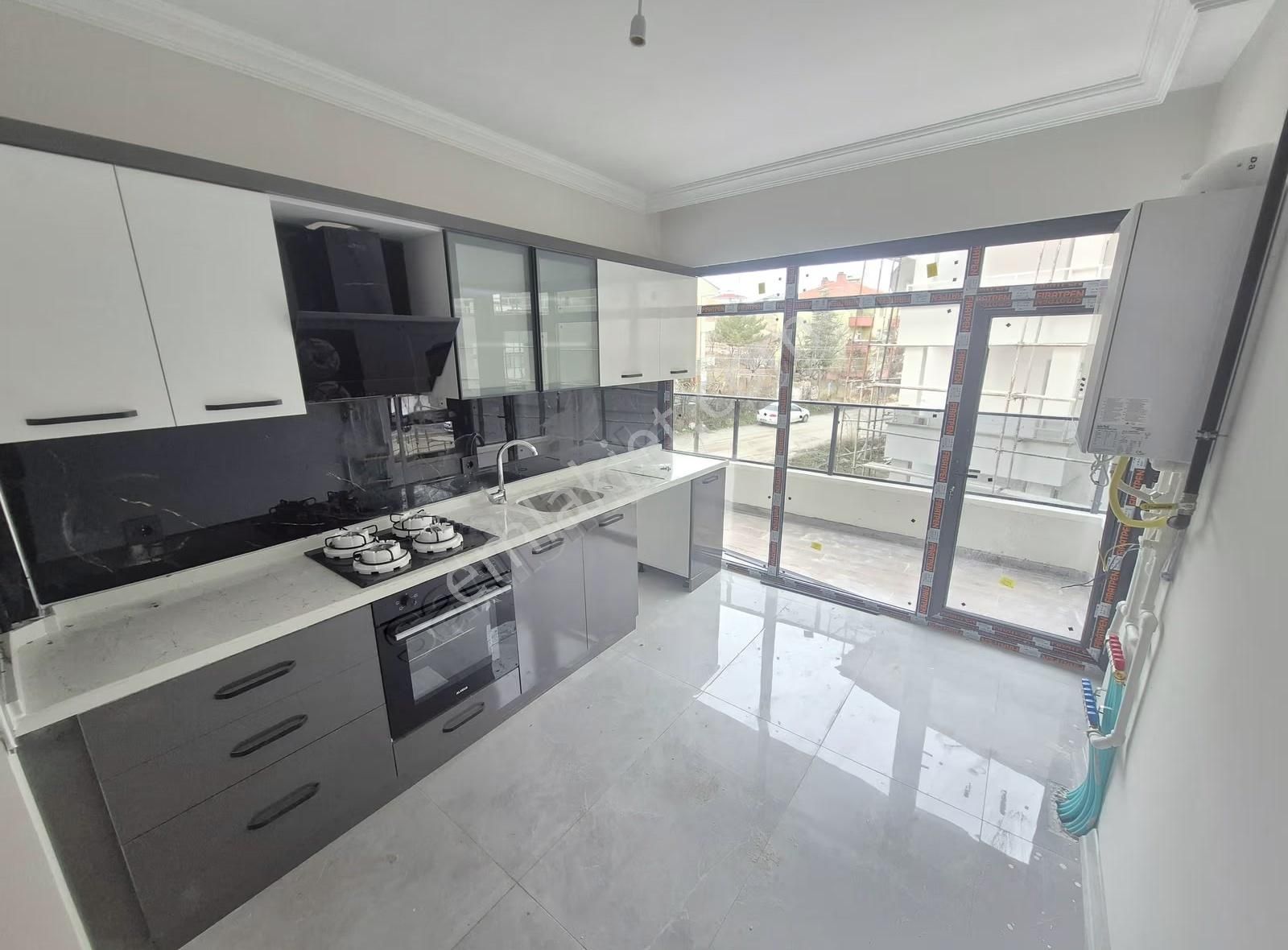 Yüksek Kredi İskanlı Ebeveyn Banyolu 2+1 Sıfır Satılık Daire