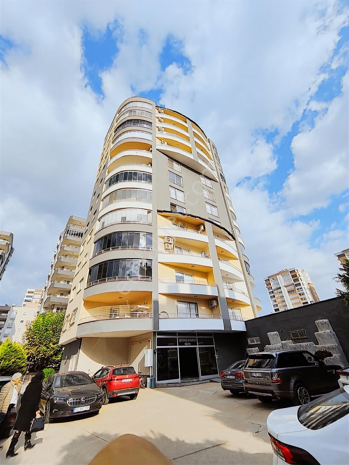 Merkez Mah'de Site İçi Havuzlu Geniş Oturumlu Satılık 3+1 Daire