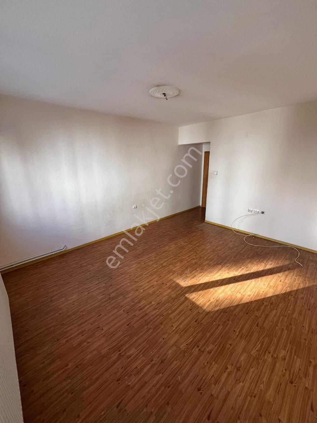 Sincan Malazgirtte Ara Kat Salon Bağımsız Çift Balkon 2+1 Satılık Daire - Görsel 3