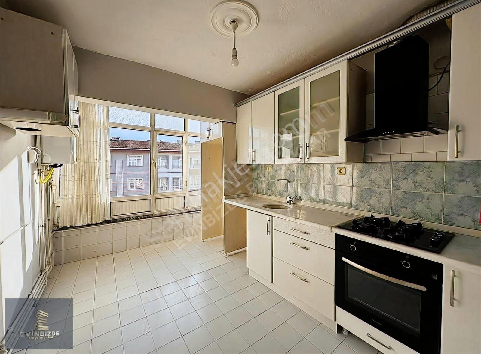 Evinbizde Gayrimenkul█ Salı Pazarı Yakını 3+1 Cadde Üzeri Fırsat