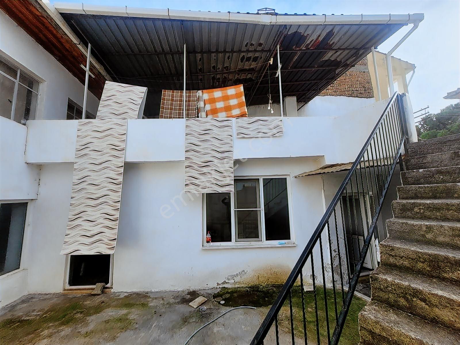 Havran Merkezde Geniş İki Katlı Müstakil Ev - Görsel 13