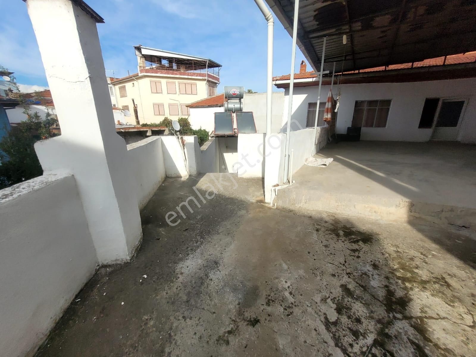 Havran Merkezde Geniş İki Katlı Müstakil Ev - Görsel 18